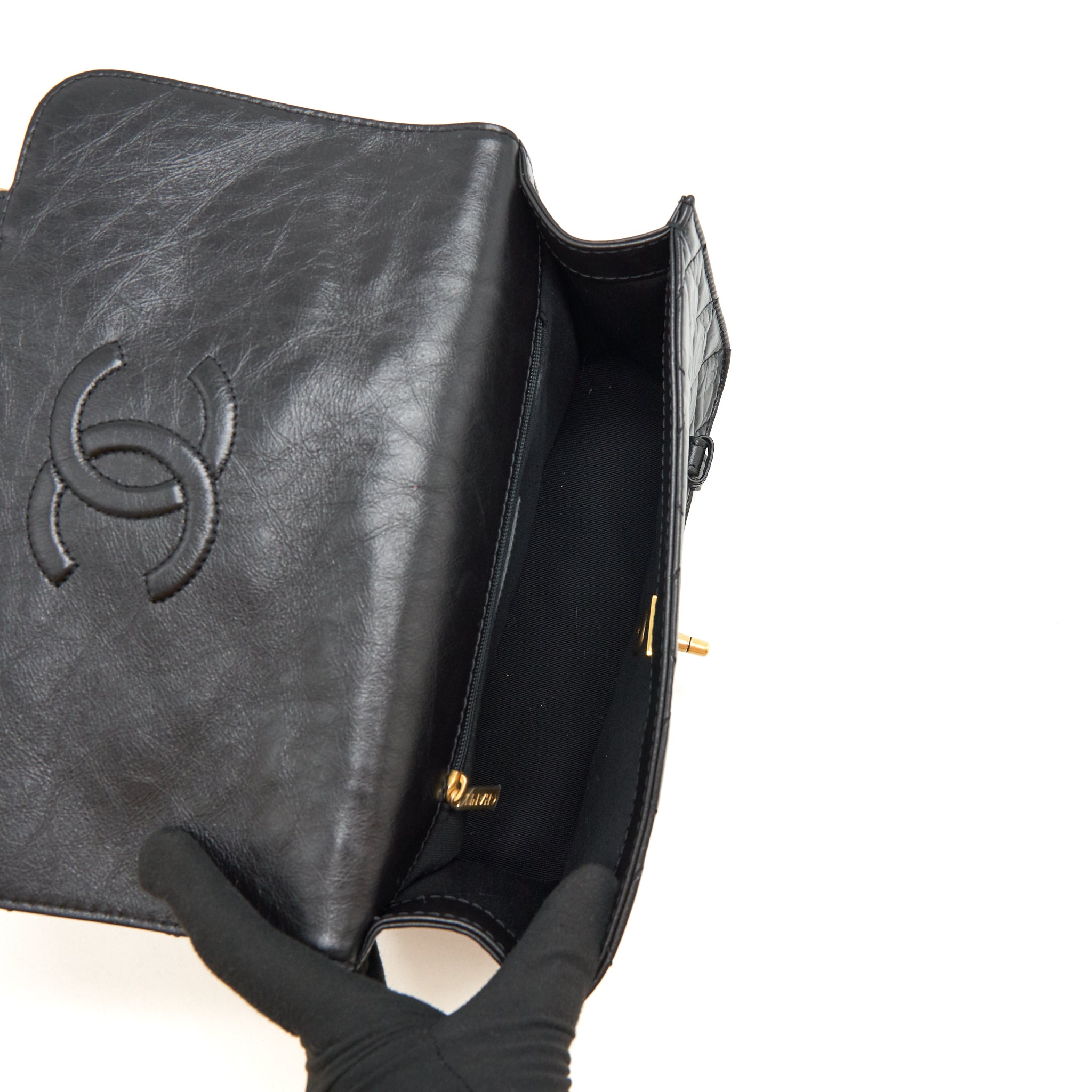 Chanel 21B Messenger Bag Calfskin Black