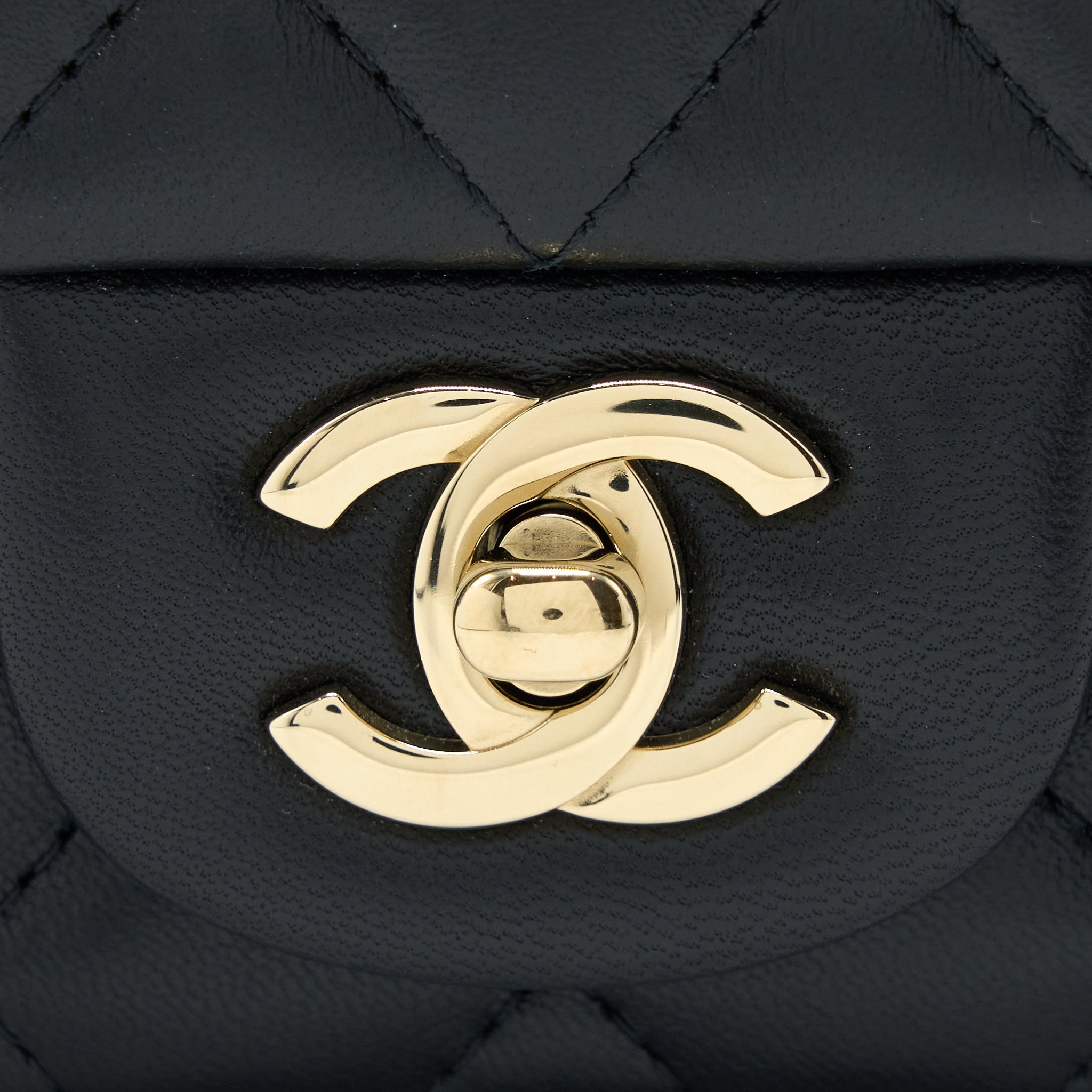 Chanel Mini Square Flap Bag Lambskin Black L (Microchip)