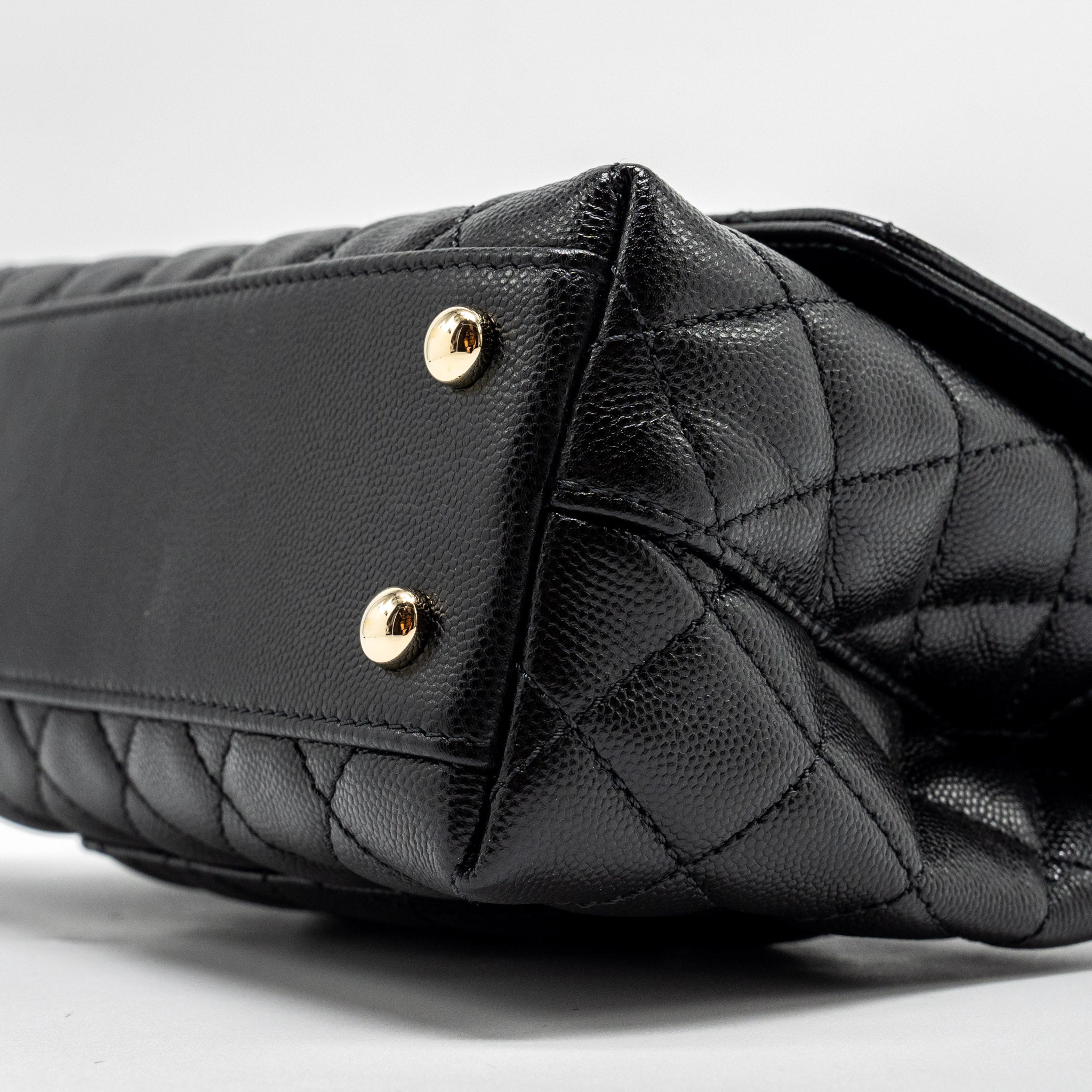 Chanel small coco handle with lizard embossed handle caviar black L (microchip)