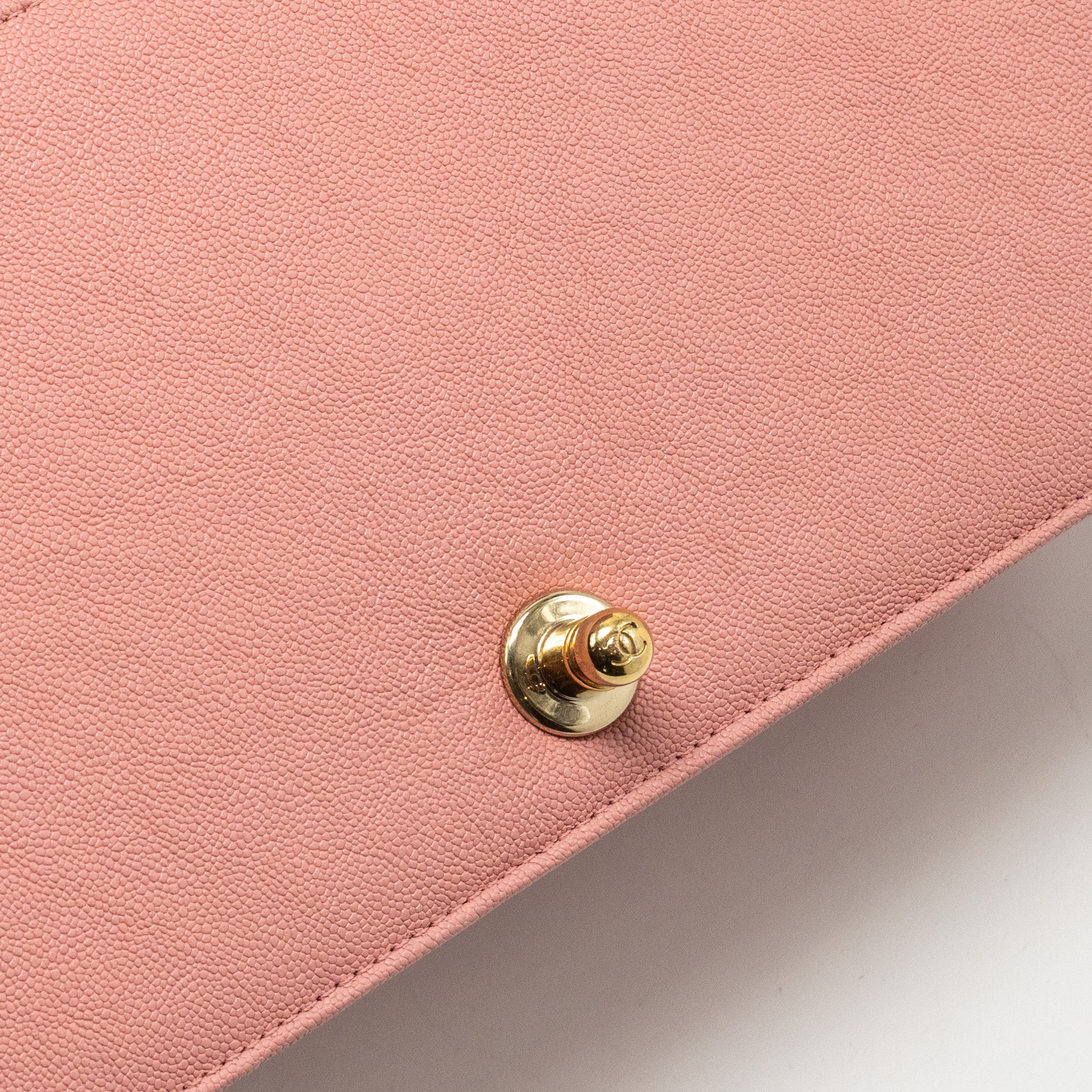 Chanel Medium Boy Bag Caviar Pink L