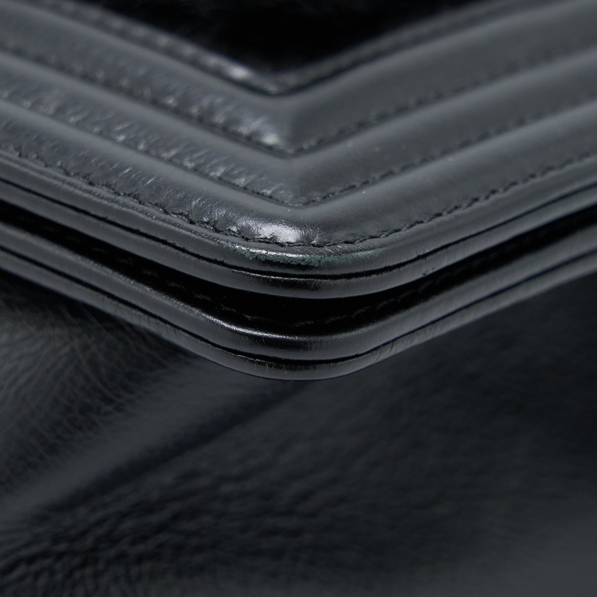 Chanel Medium Boy Bag Goathair/Calfskin Black