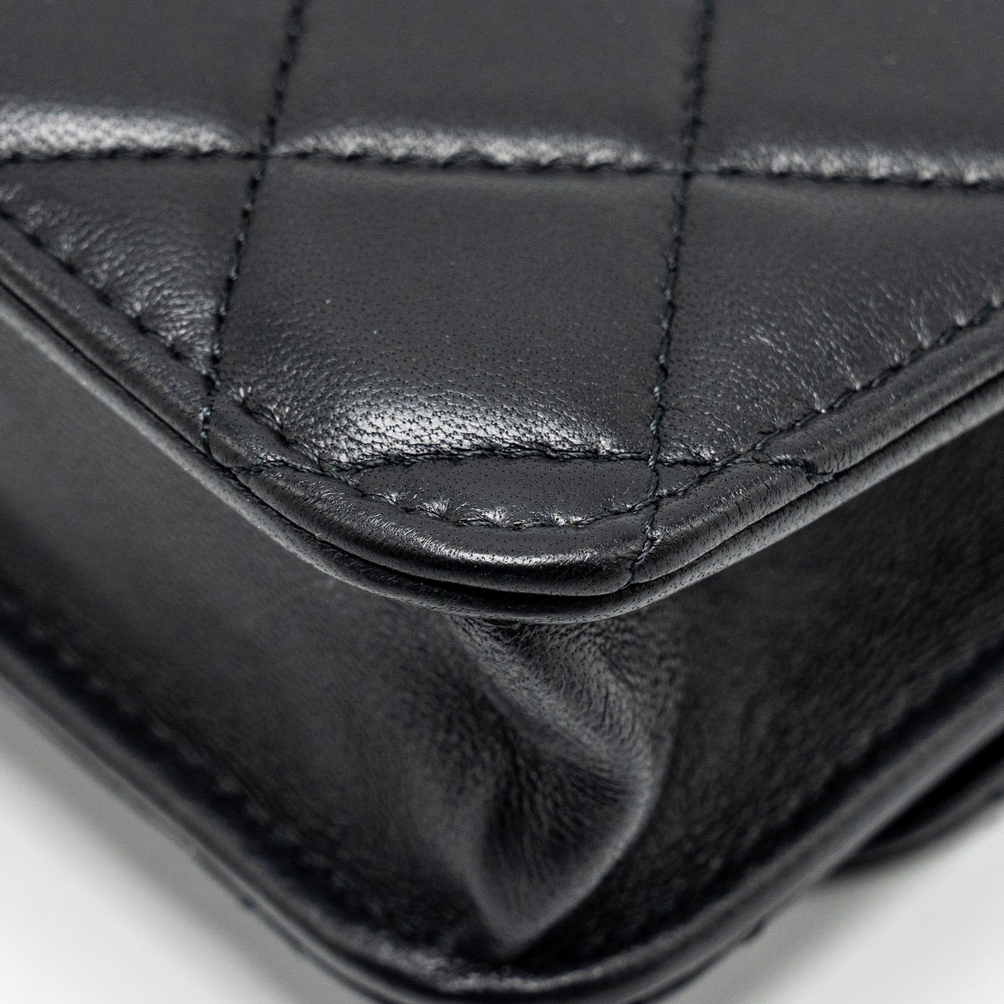 Chanel Pearl Crush mini flap wallet with chain lambskin black  (microchip)