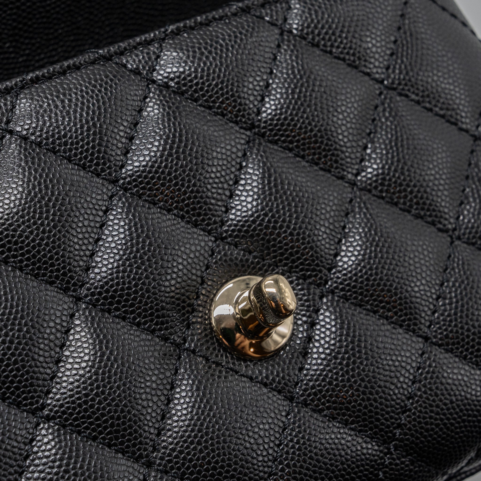 Chanel Coco handle Mini Caviar Black L (Microchip)