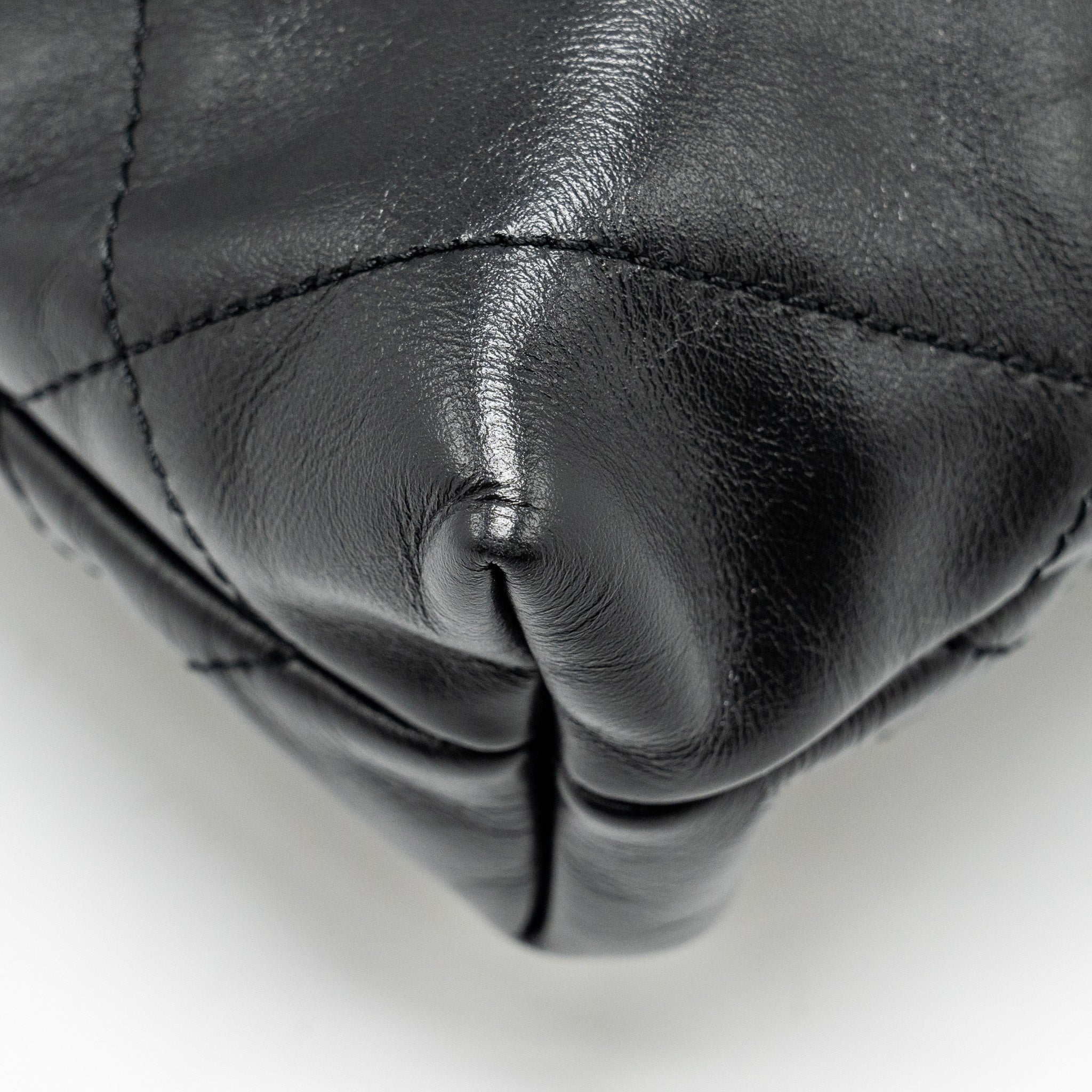 Chanel mini 22 Bag Shiny Calfskin Black  (Microchip)