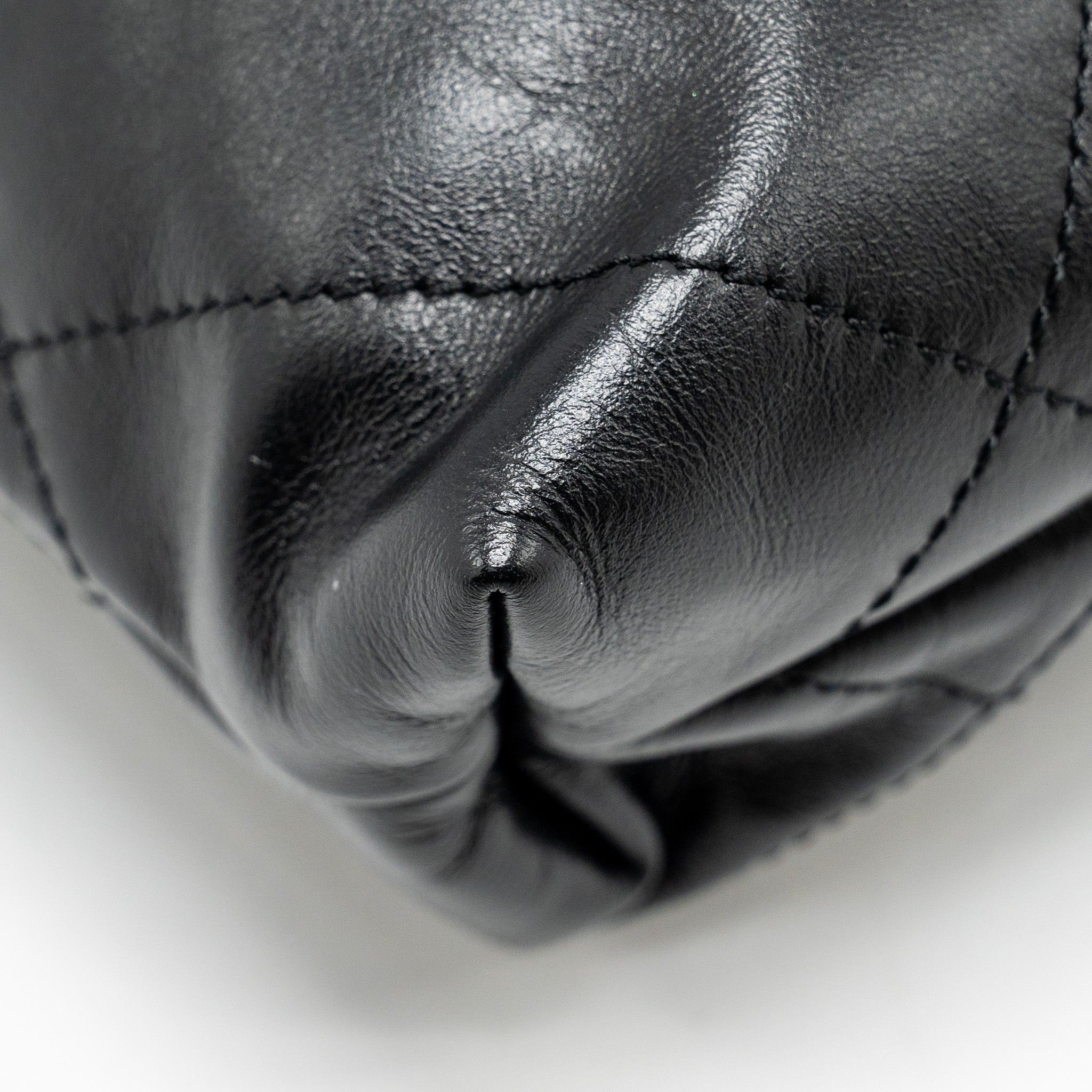 Chanel mini 22 Bag Shiny Calfskin Black  (Microchip)