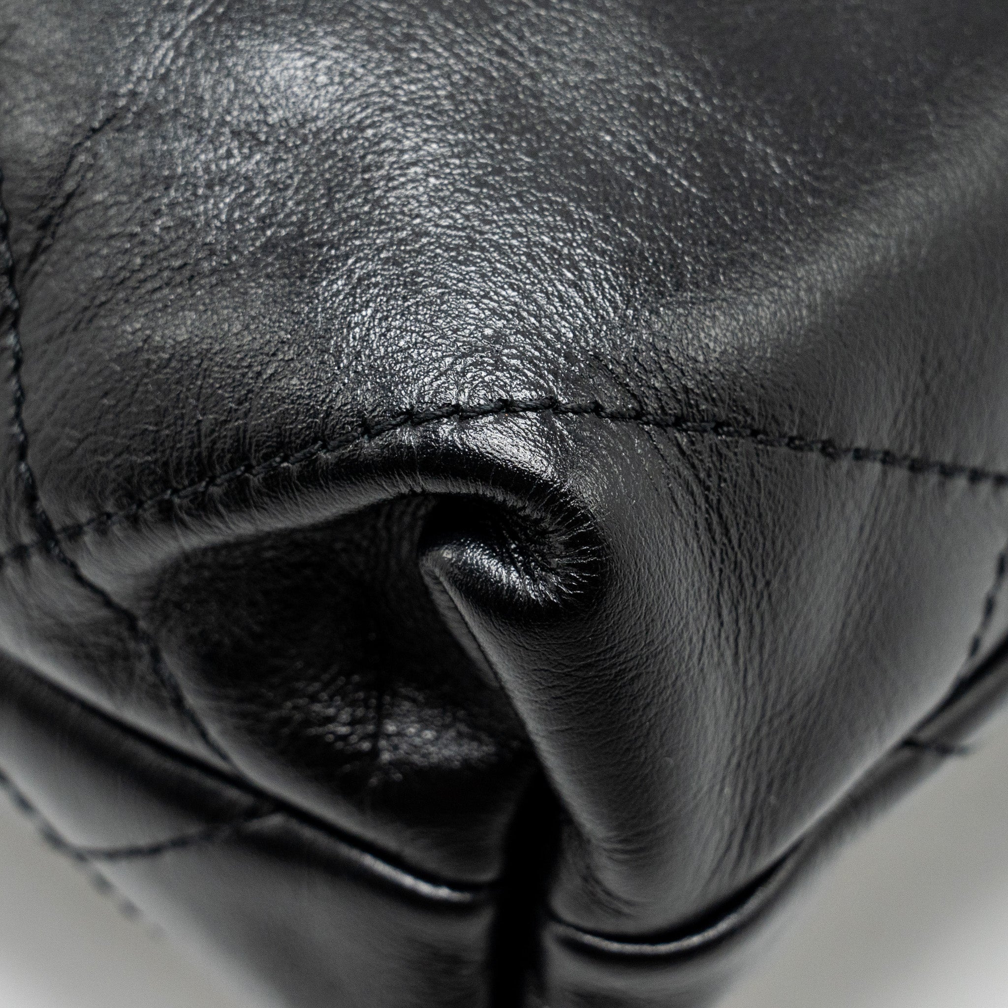 Chanel mini 22 Bag Shiny Calfskin Black  (Microchip)