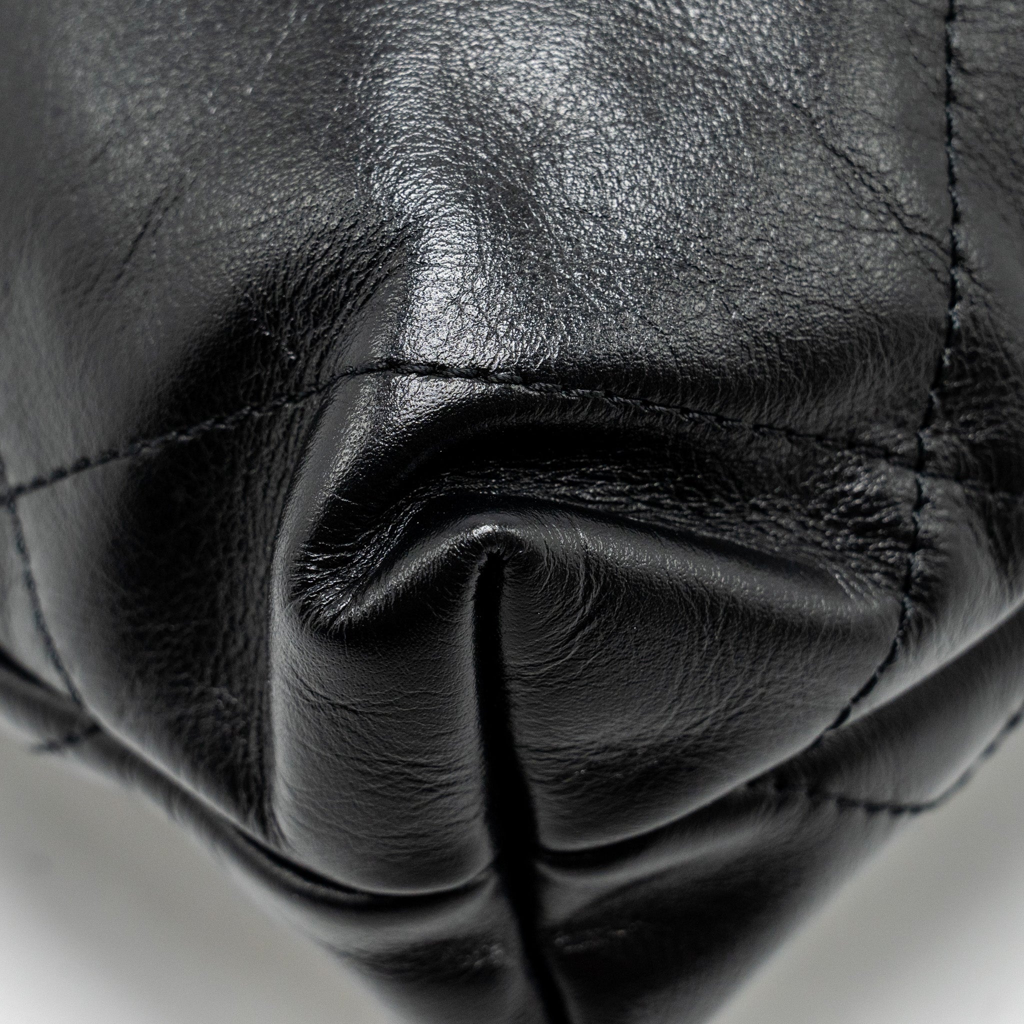 Chanel mini 22 Bag Shiny Calfskin Black  (Microchip)