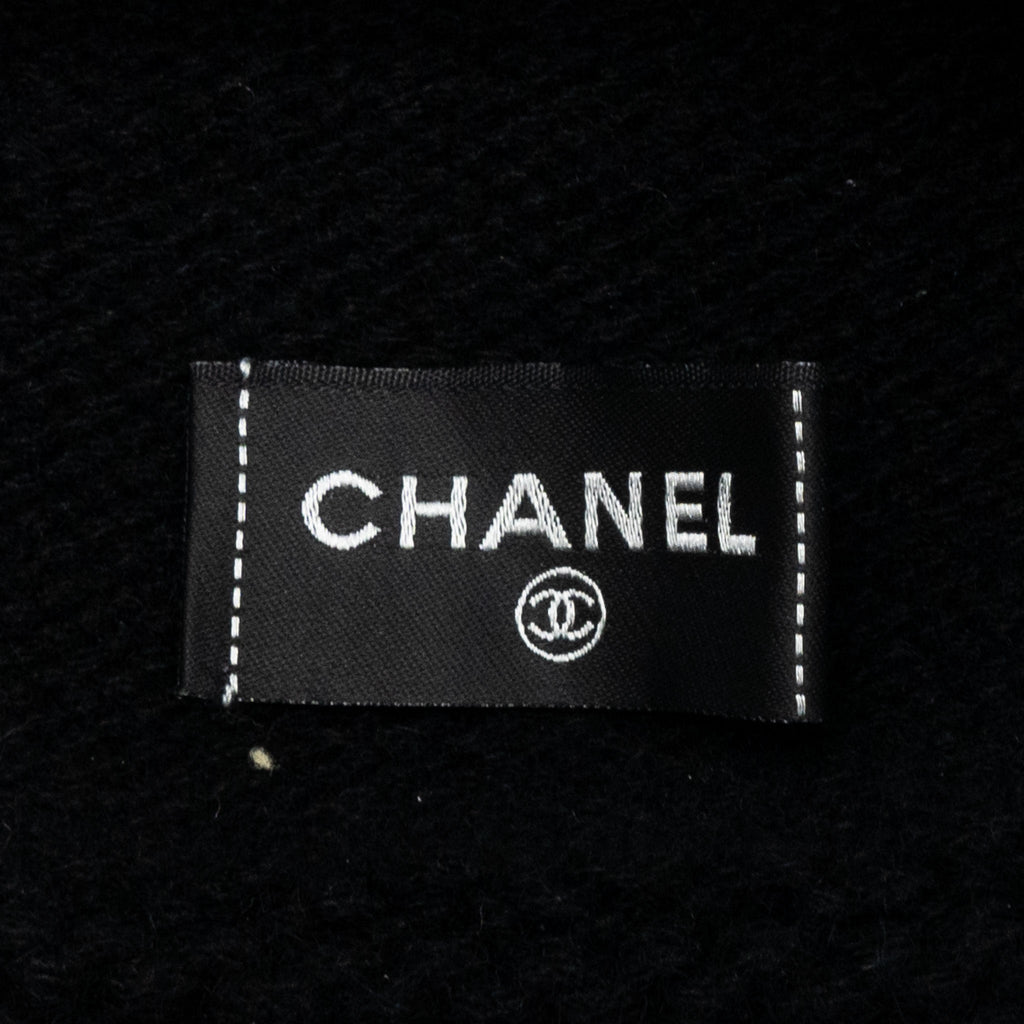 Chanel 23A cashmere beanie / hat black / white