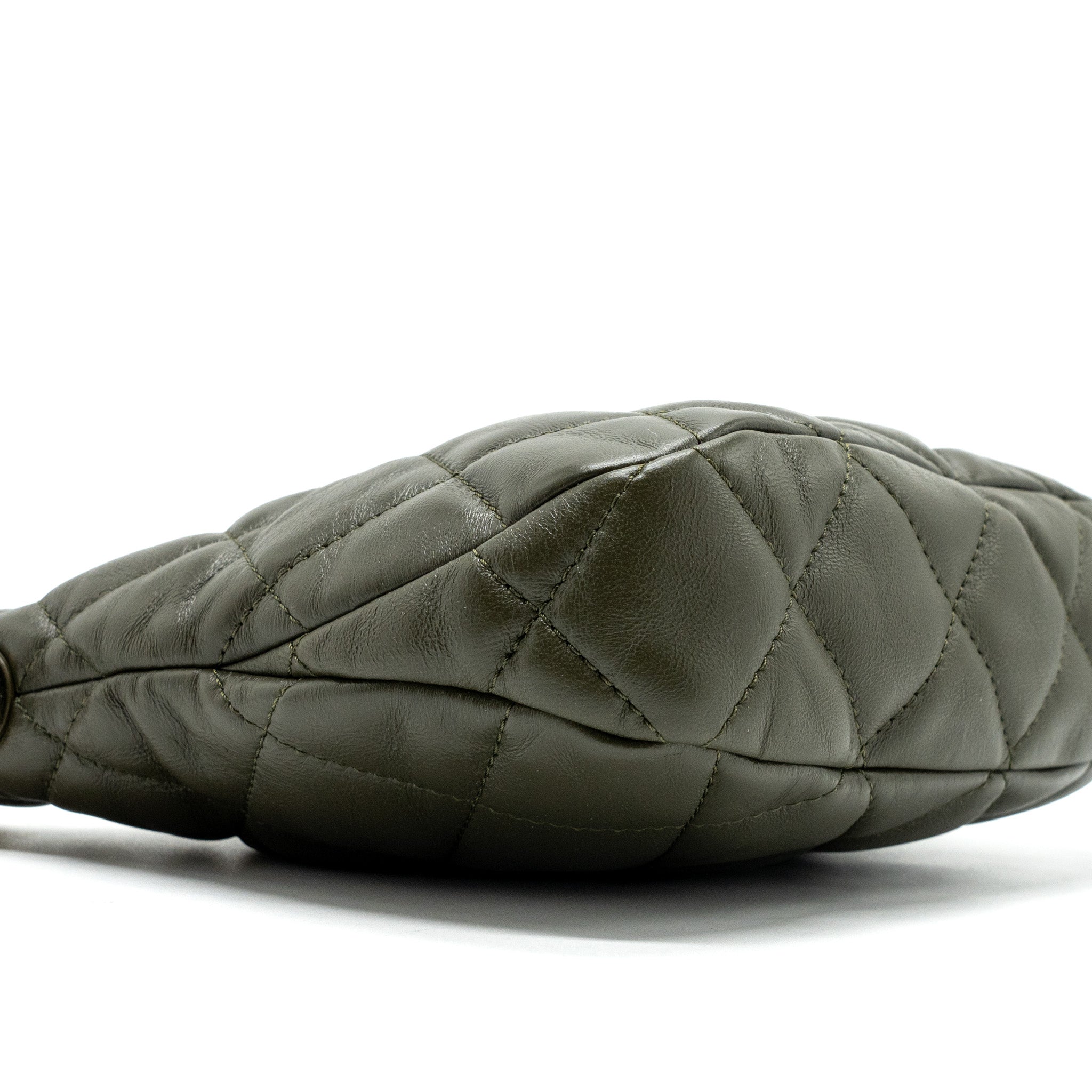 Chanel 22k Hobo Bag Lambskin Green  (microchip)
