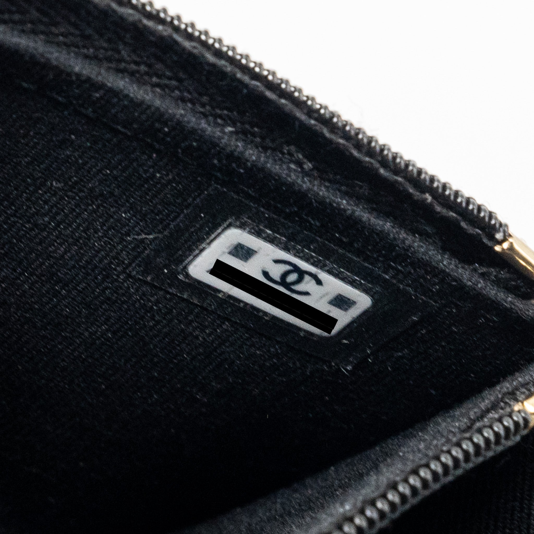 Chanel 23B Flap Phone Holder Lambskin Black/ White L (microchip)