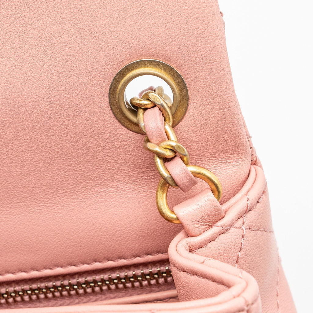 Chanel Pearl Crush mini Rectangular flap bag lambskin pink  (Microchip)