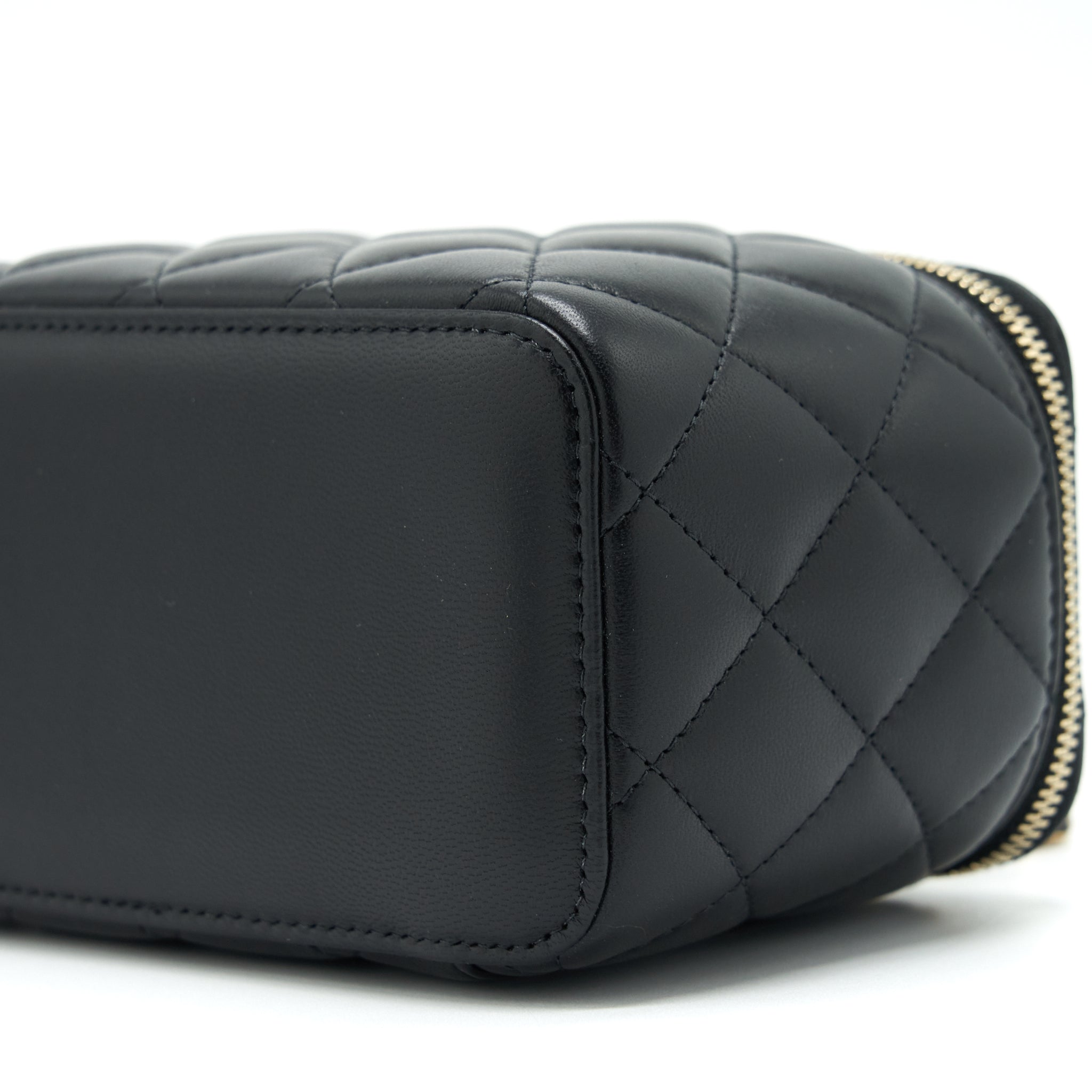 Chanel 22S Pearl Crush Long Vanity With Chain Lambskin Black