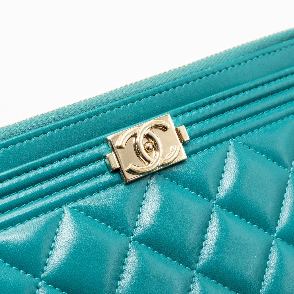 Chanel boy zip pouch lambskin green L
