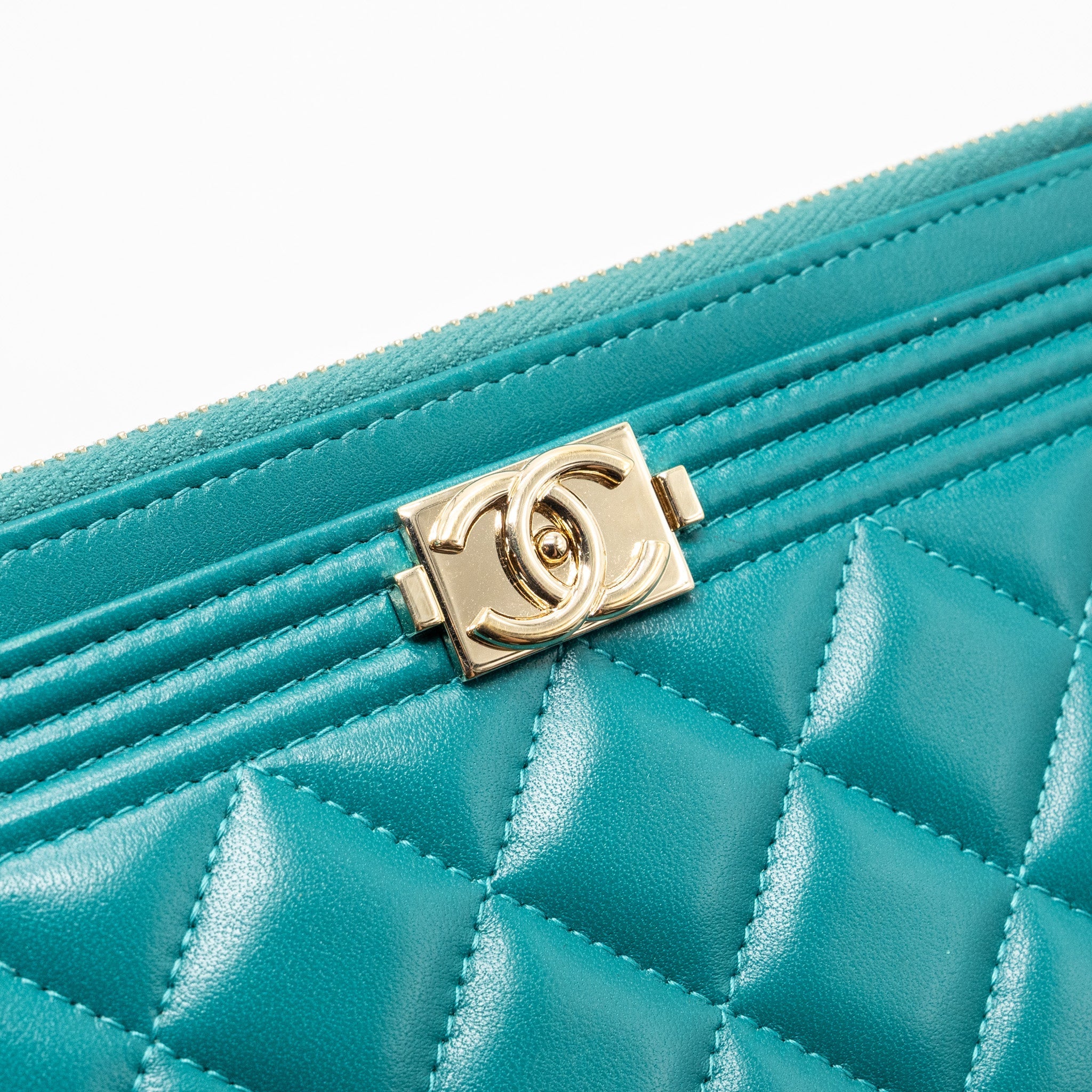 Chanel boy zip pouch lambskin green L