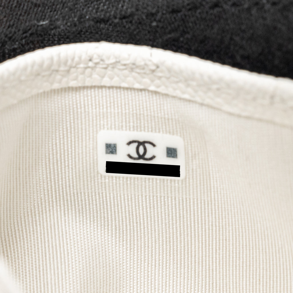 Chanel Classic Card Holder Caviar White L (Microchip)
