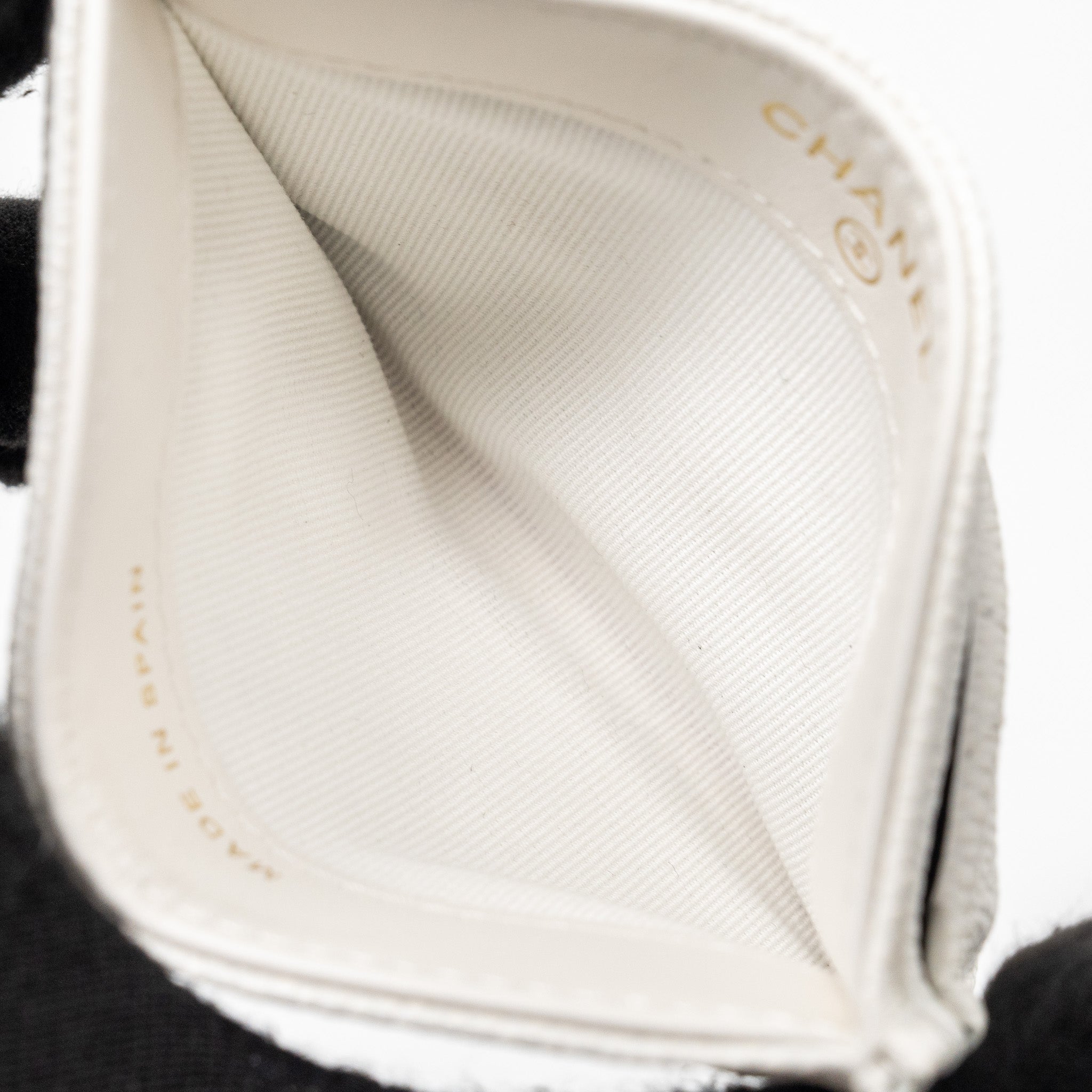 Chanel Classic Card Holder Caviar White L (Microchip)