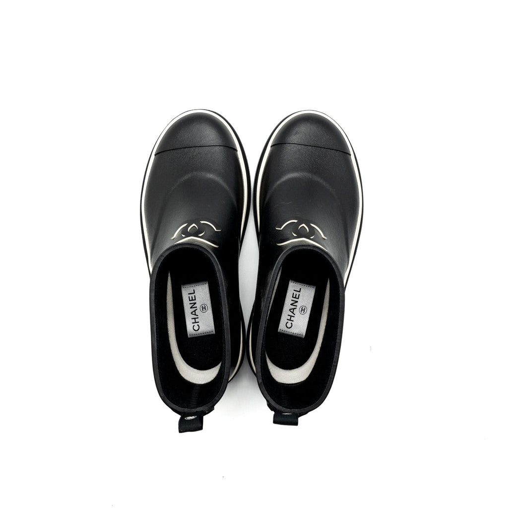 Chanel Size 38 Rubber Ankle Boots Black/ White