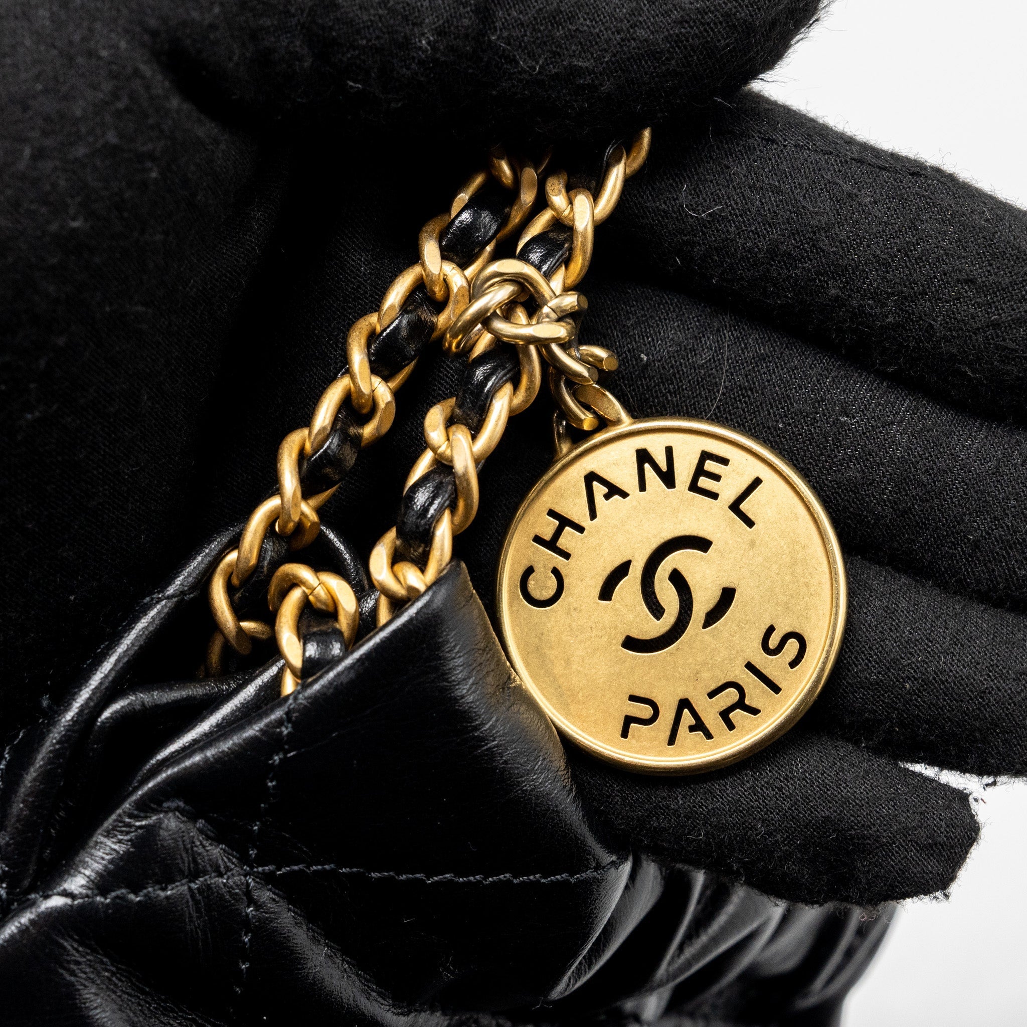 Chanel mini 22 bag shiny calfskin black  (microchip)