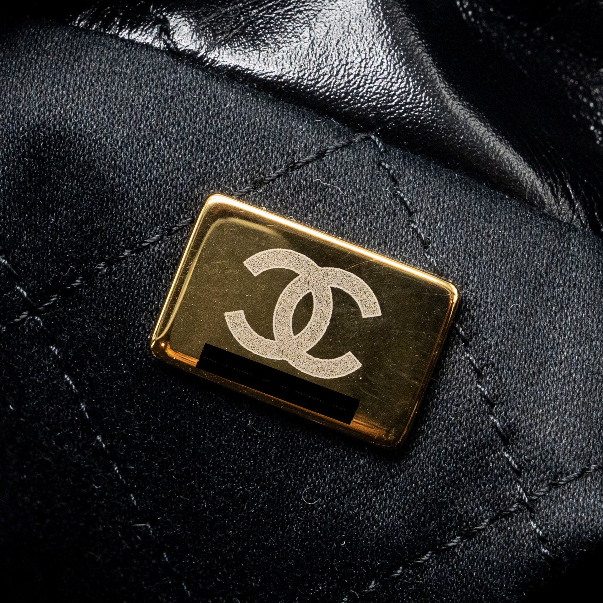 Chanel mini 22 bag shiny calfskin black  (microchip)