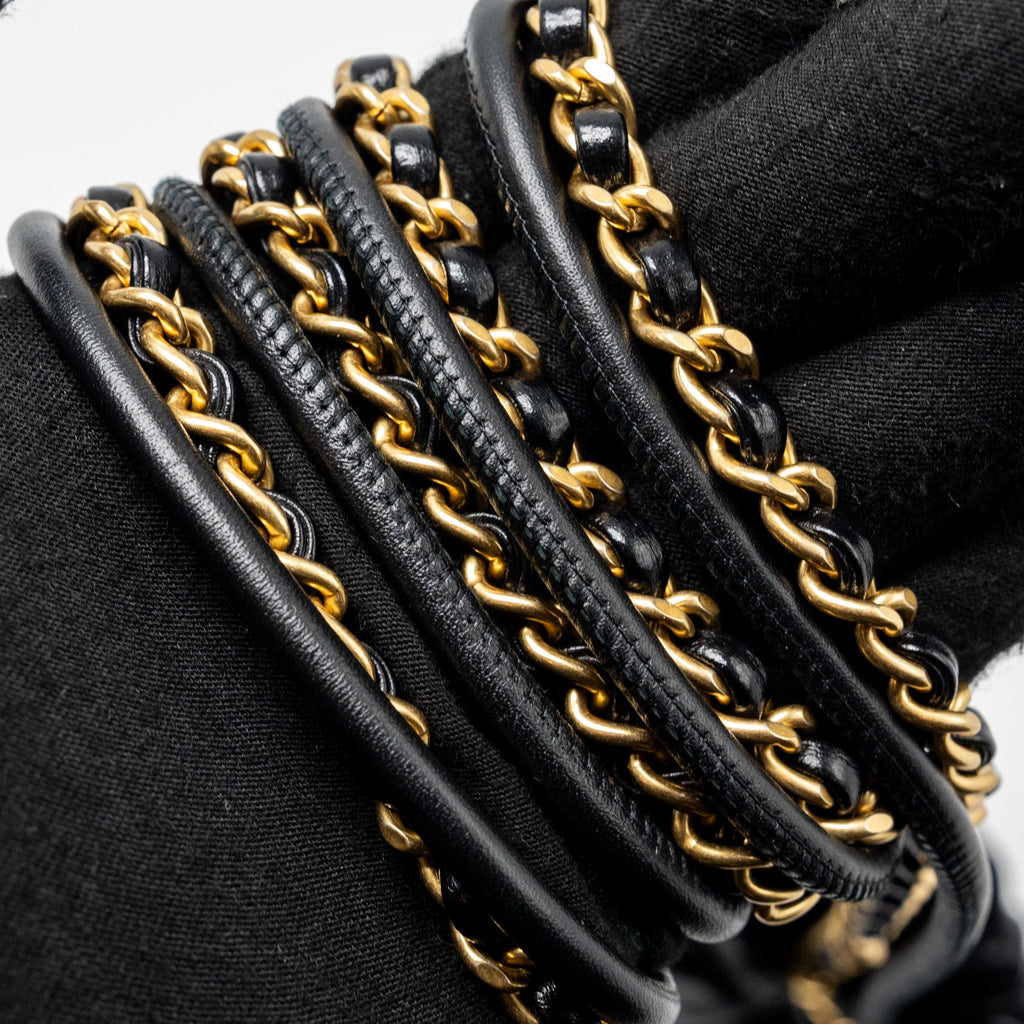 Chanel mini 22 bag shiny calfskin black  (microchip)