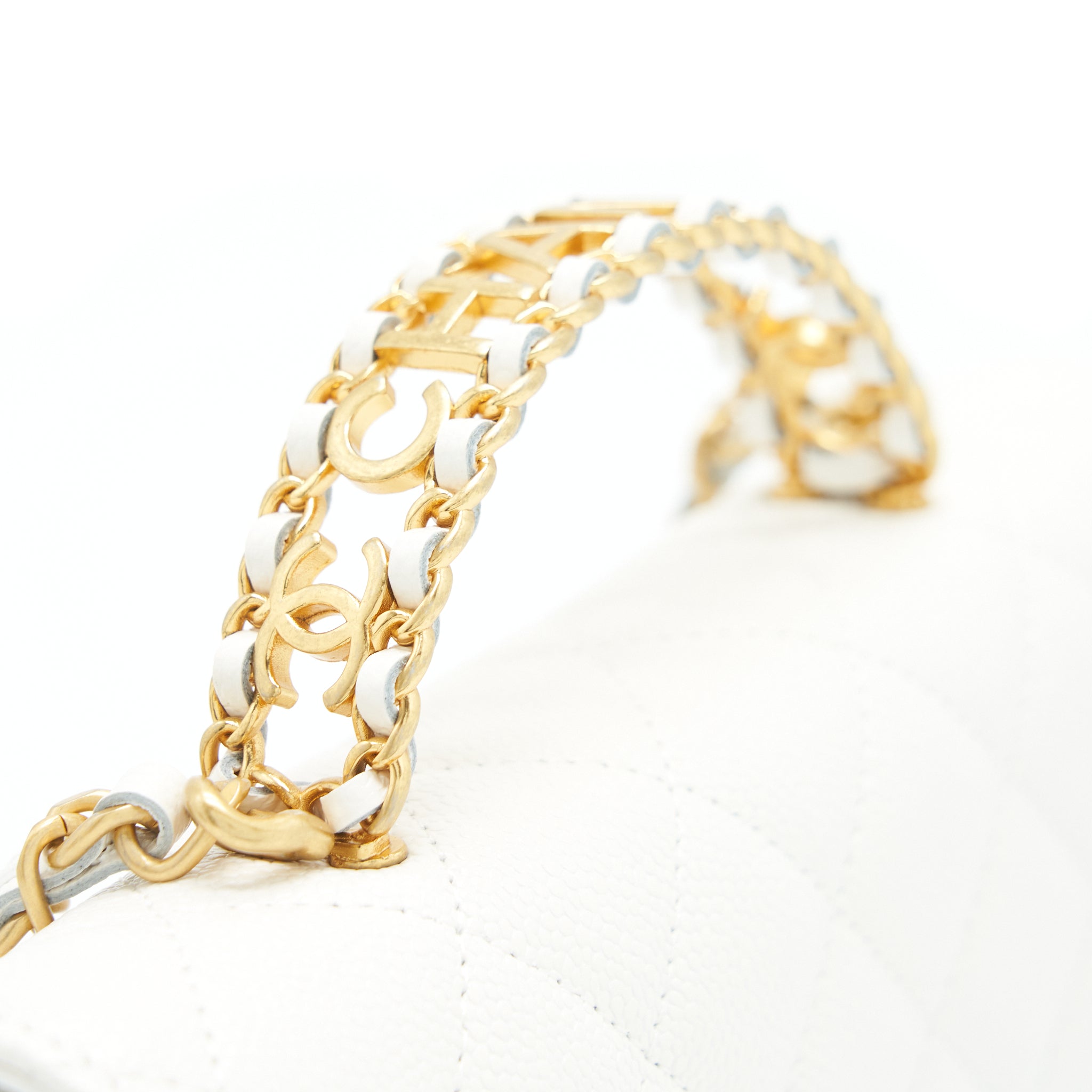 Chanel 22s Logo Top Handle Wallet On Chain Caviar White
