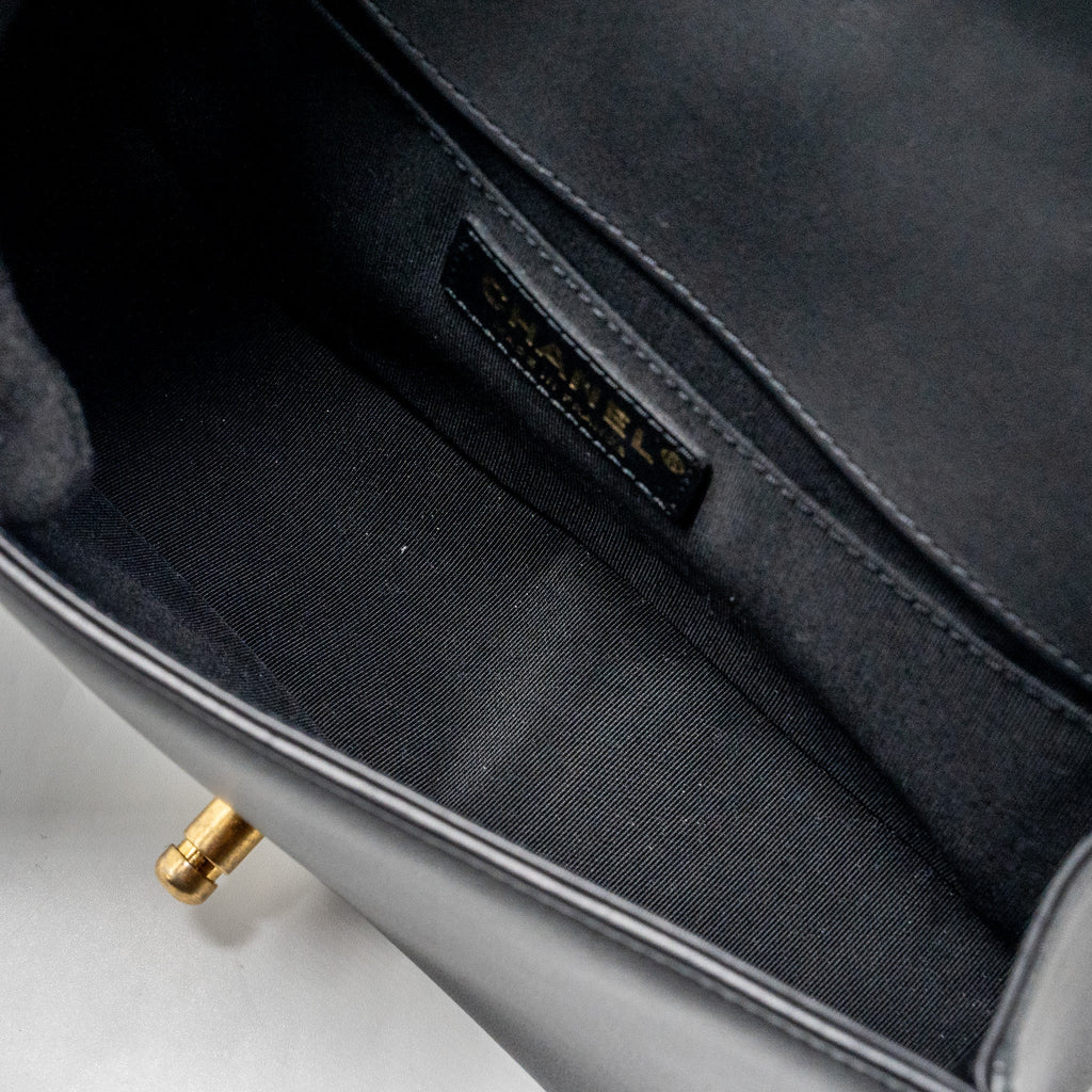 Chanel medium boy bag smooth calfskin black