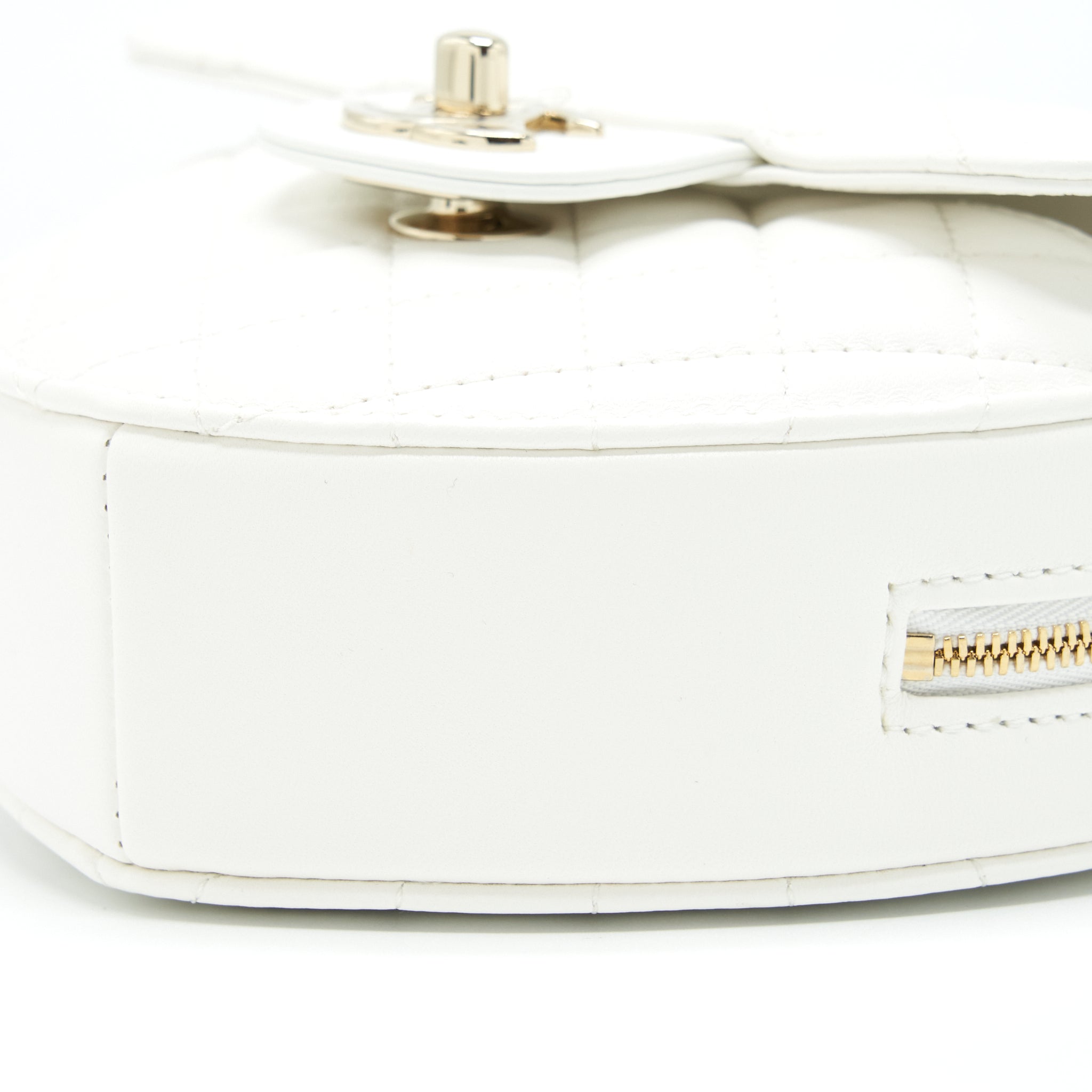Chanel 22S Heart Bag Lambskin White L