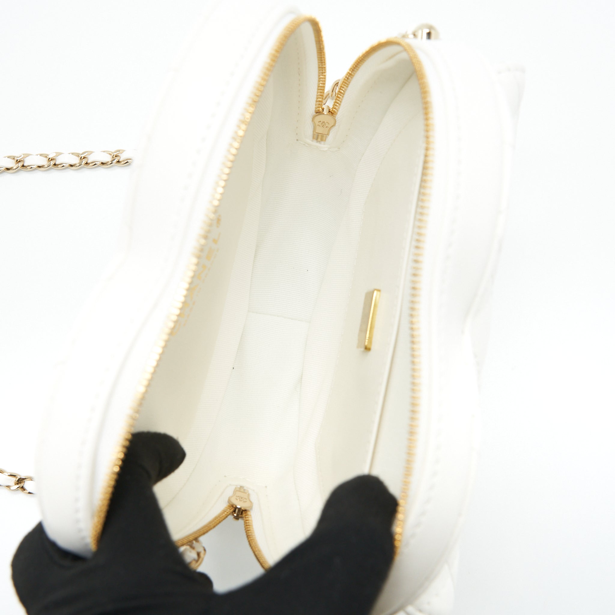Chanel 22S Heart Bag Lambskin White L