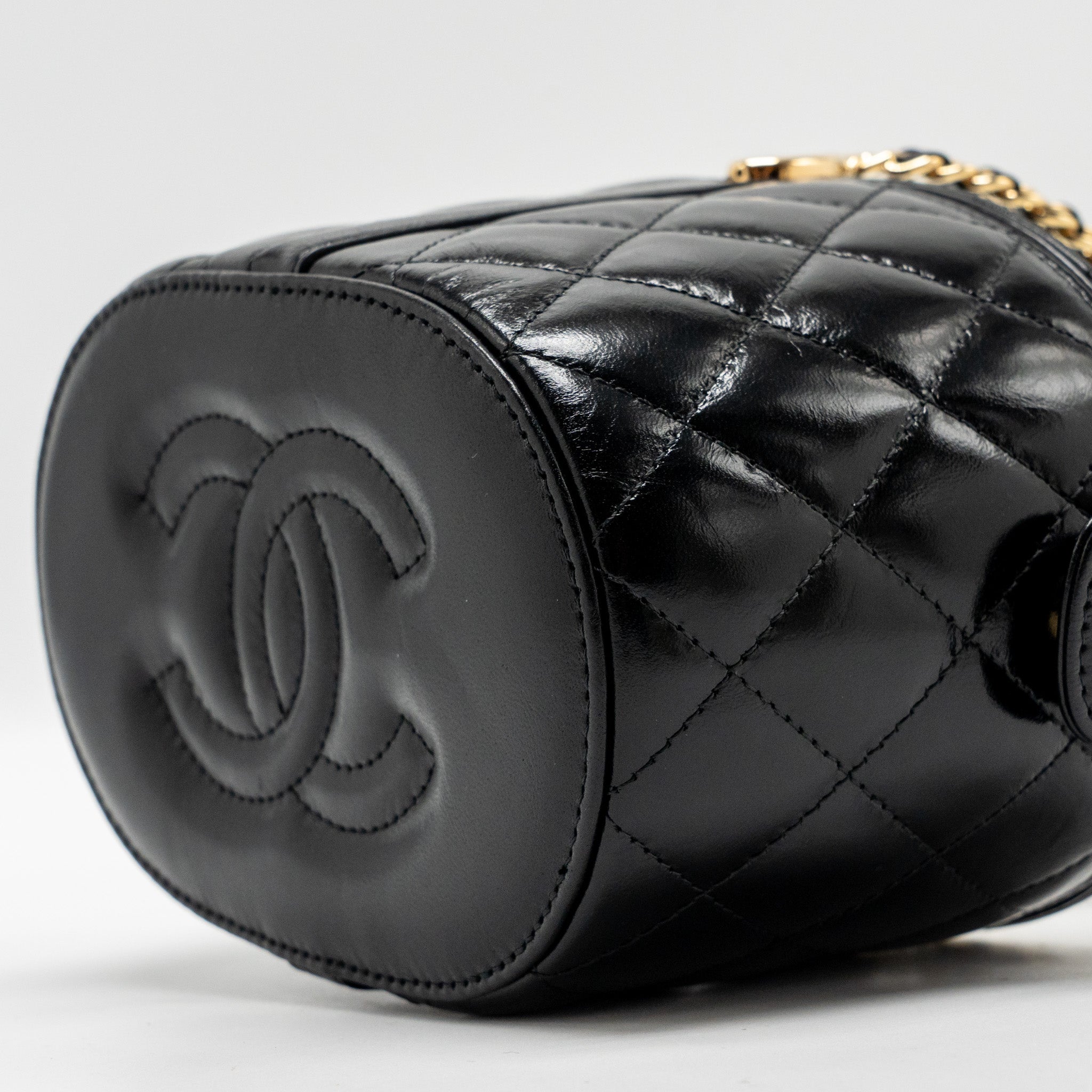 Chanel picnic vanity lambskin black  (microchip)