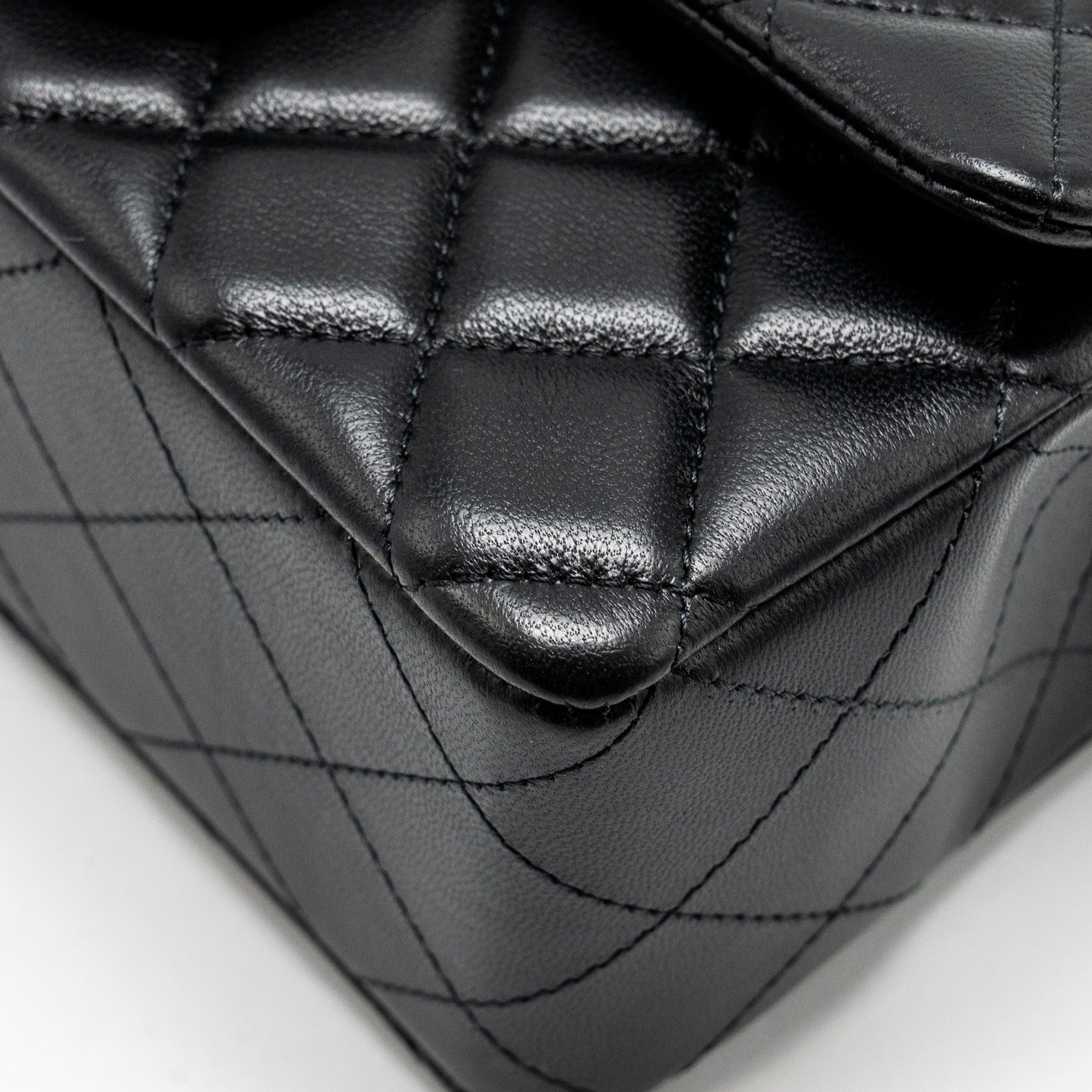 Chanel Mini Rectangular Flap Bag Lambskin Black L (microchip)