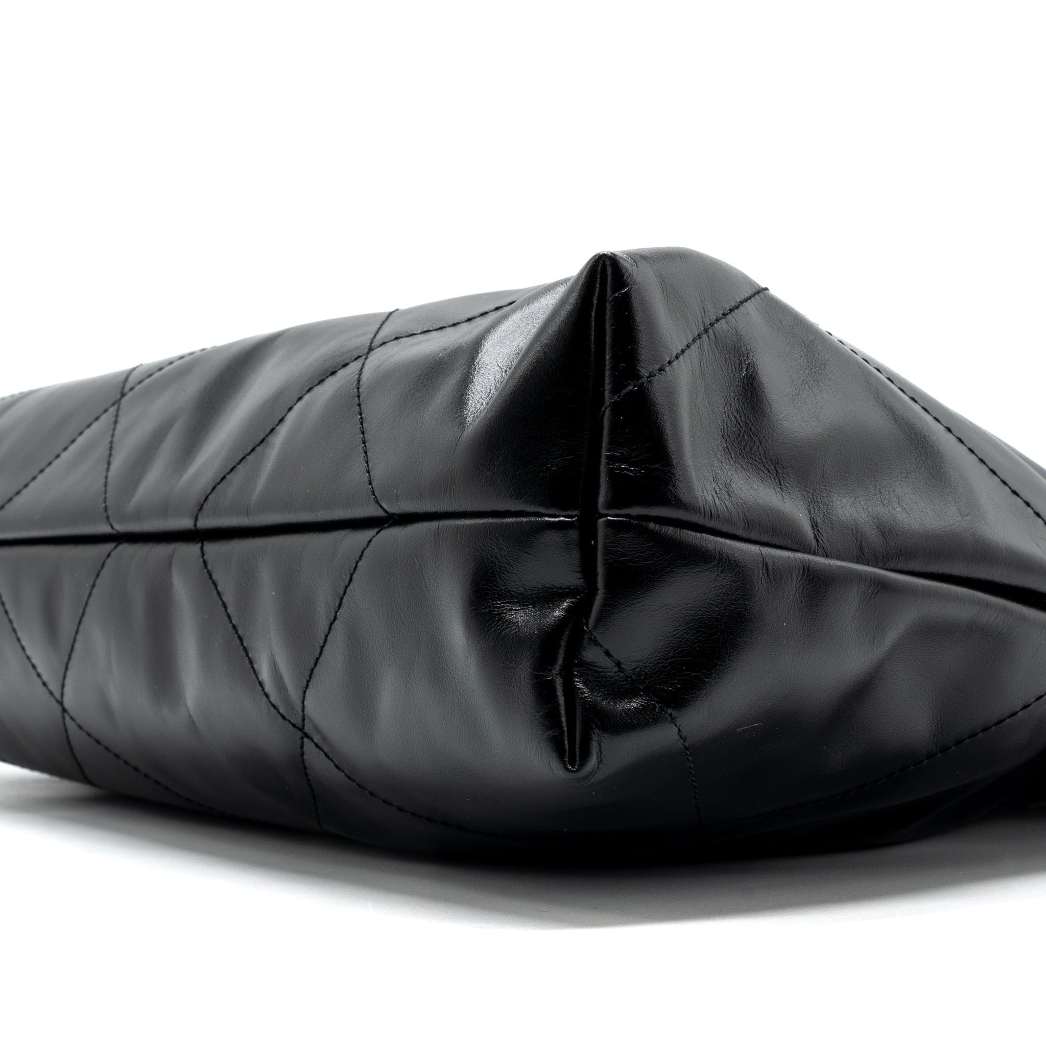 Chanel 24C 22 Bag Calfskin Black  (microchip)