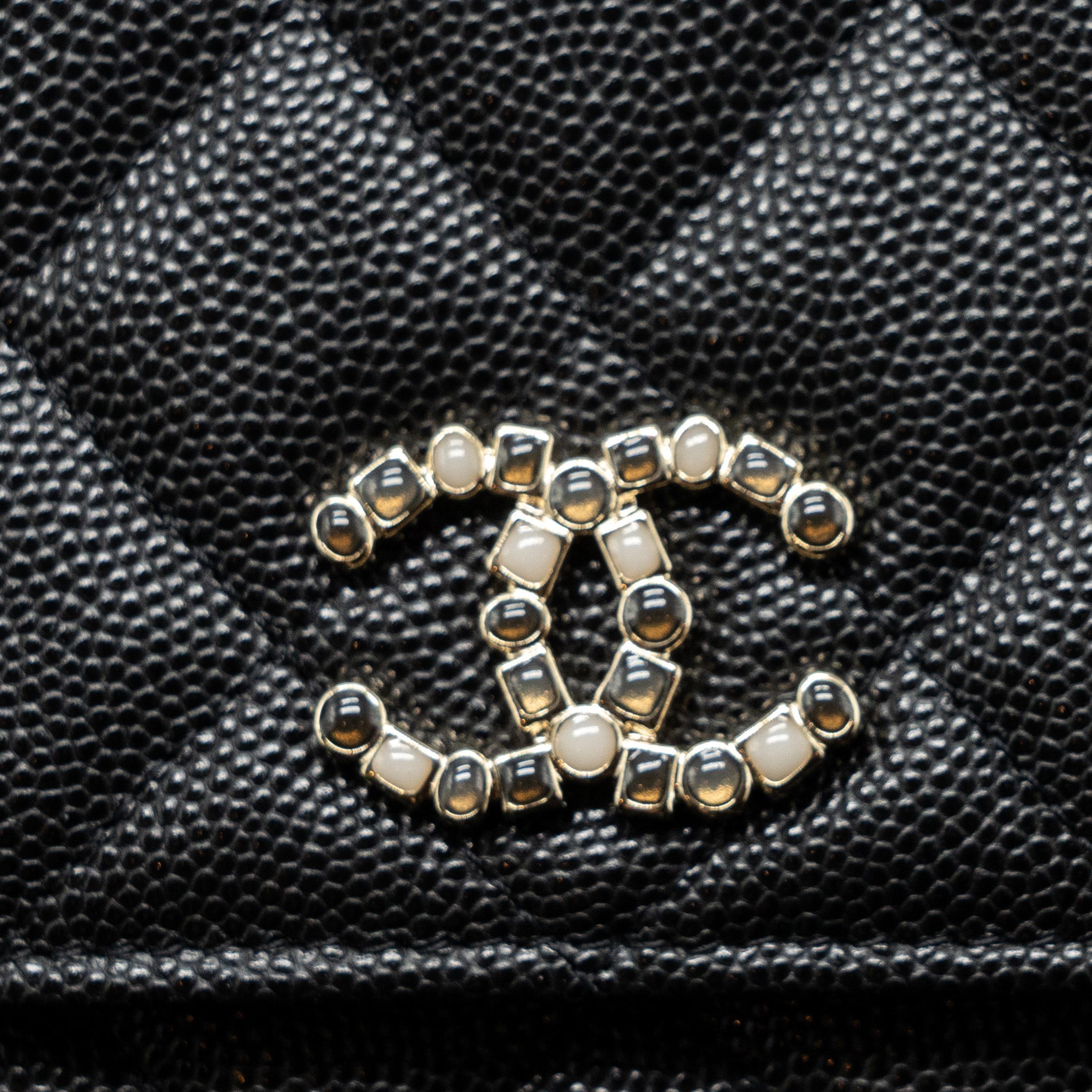 Chanel 23k Detailed CC Logo Wallet On Chain Caviar Black L (microchip)