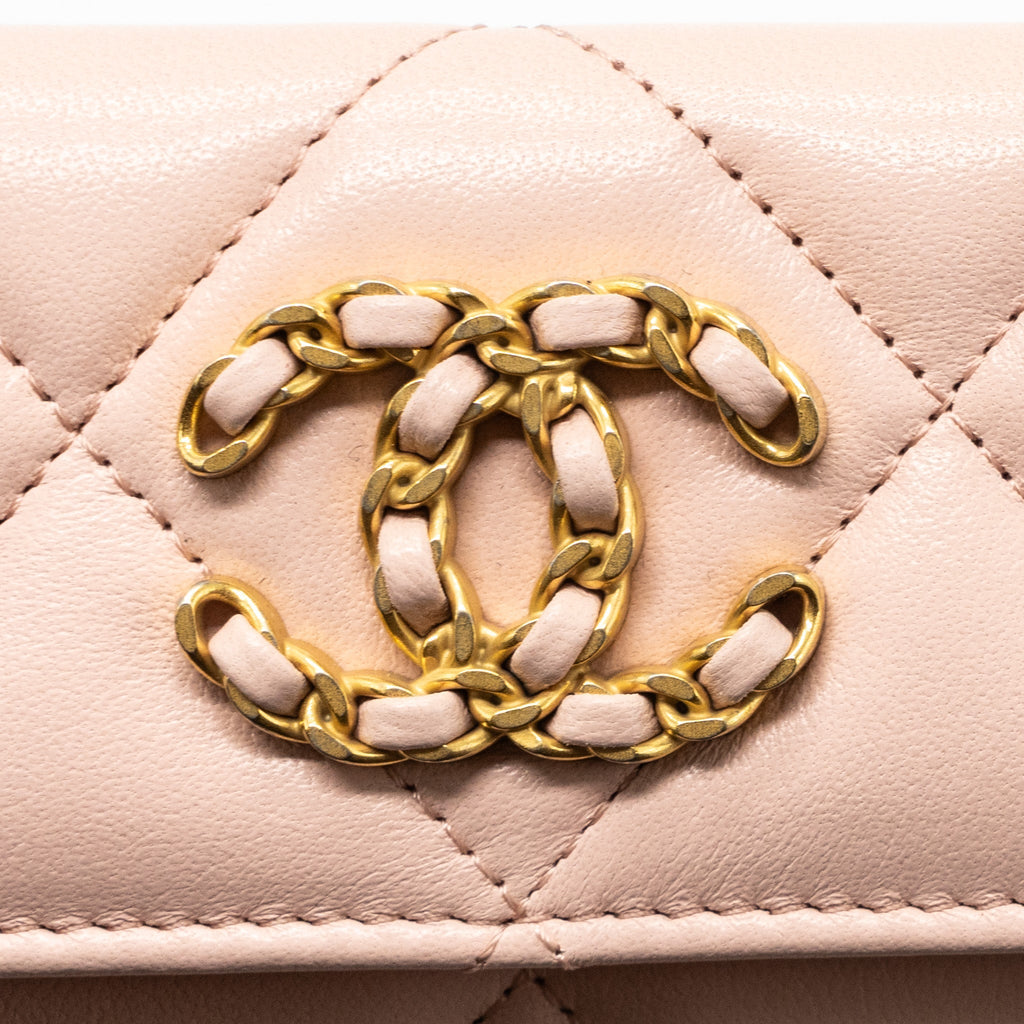 Chanel 19 Card Holder Lambskin Light Pink  (microchip)
