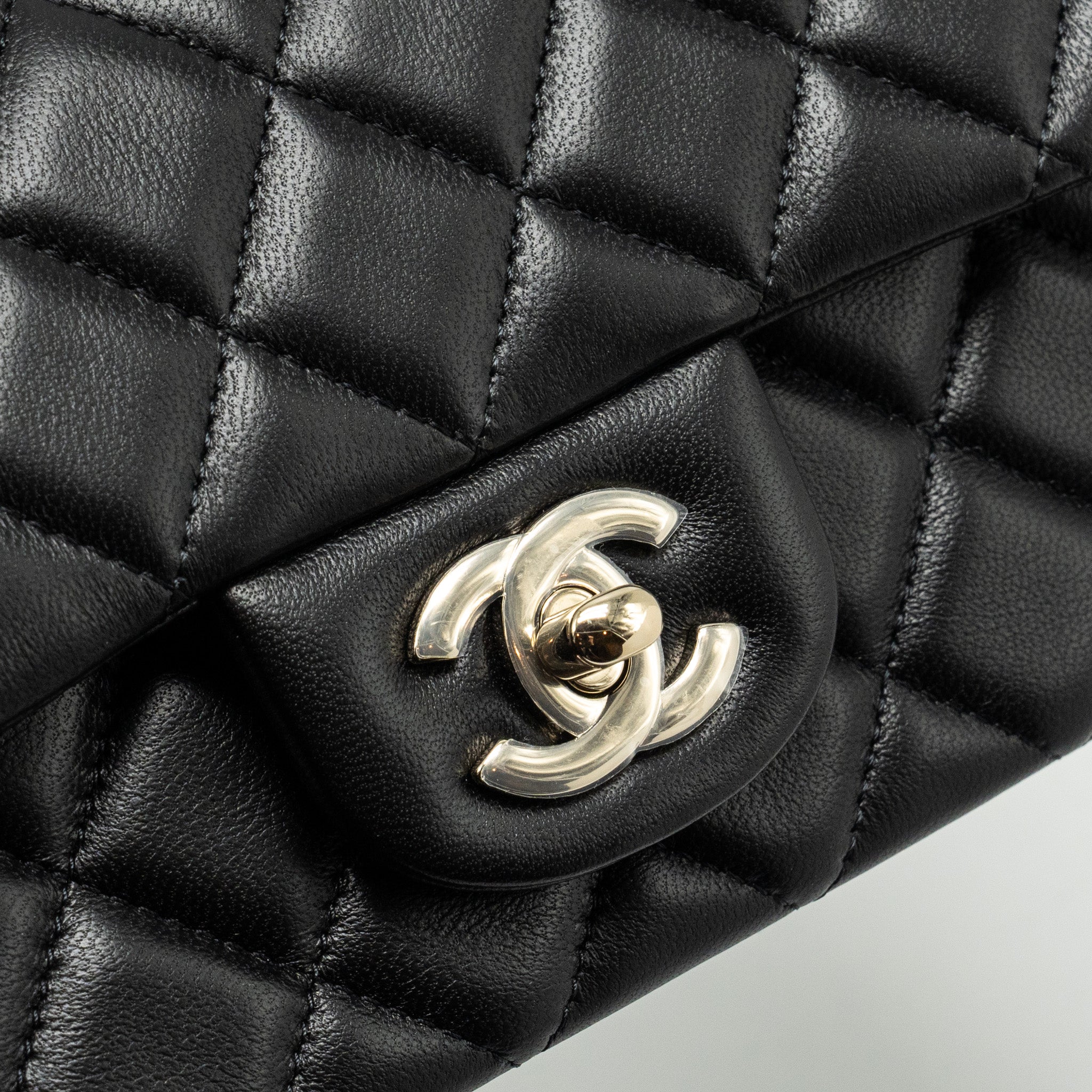 Chanel Mini Rectangular Flap Bag Lambskin Black L (microchip)