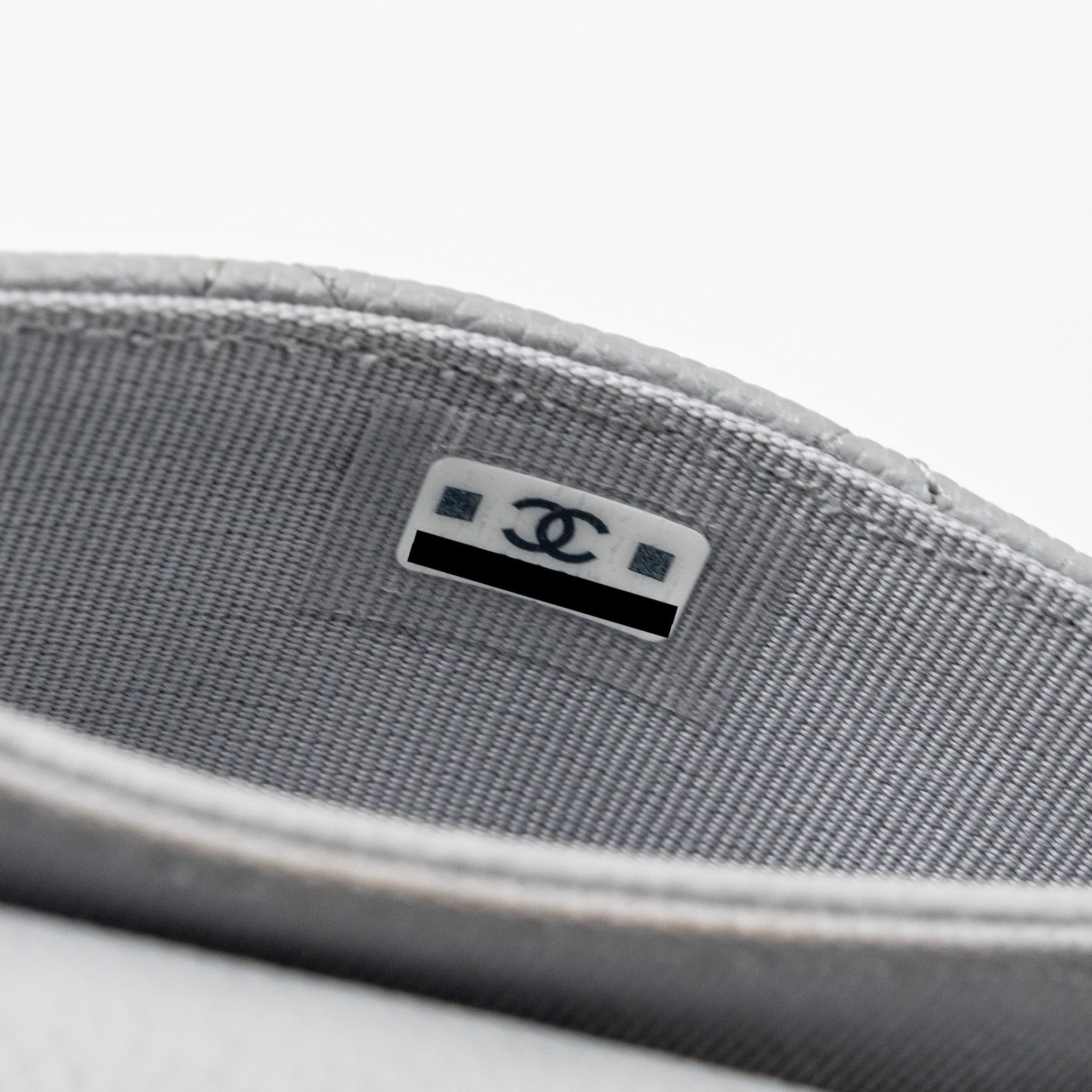 Chanel Classic Flap Card Holder Caviar Light Grey L (Microchip)