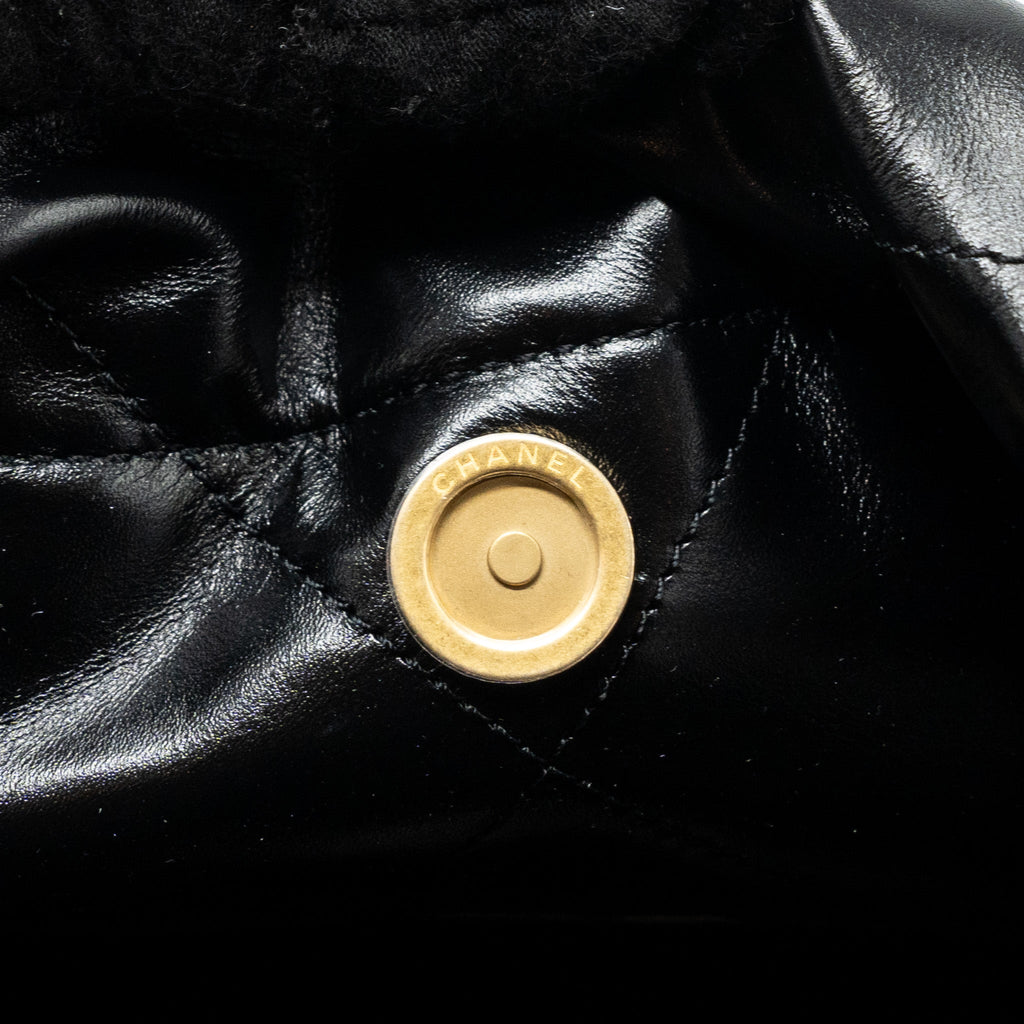 Chanel 24C 22 Bag Calfskin Black  (microchip)