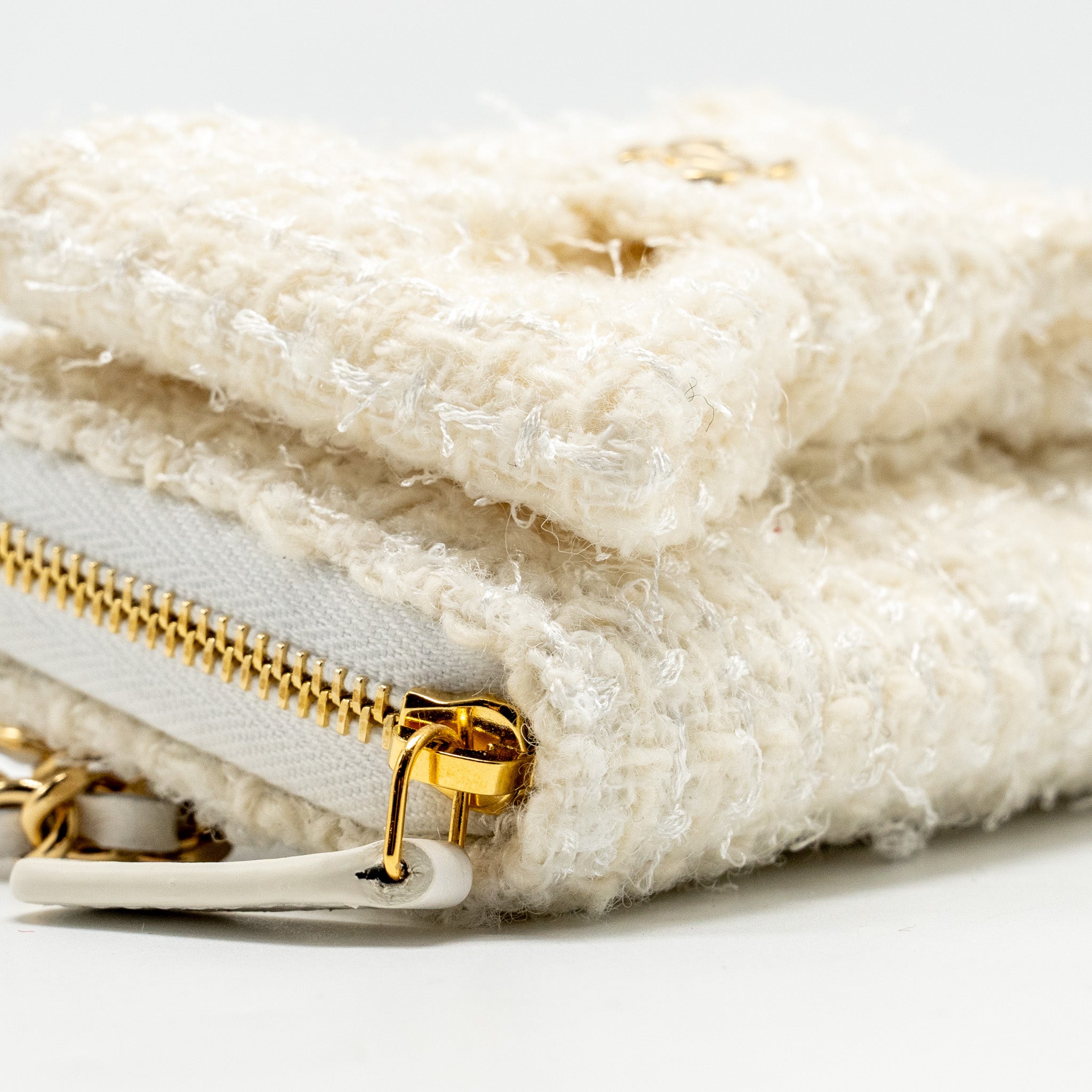 Chanel Mini Bow Card Holder With Chain Tweed White L (Microchip)