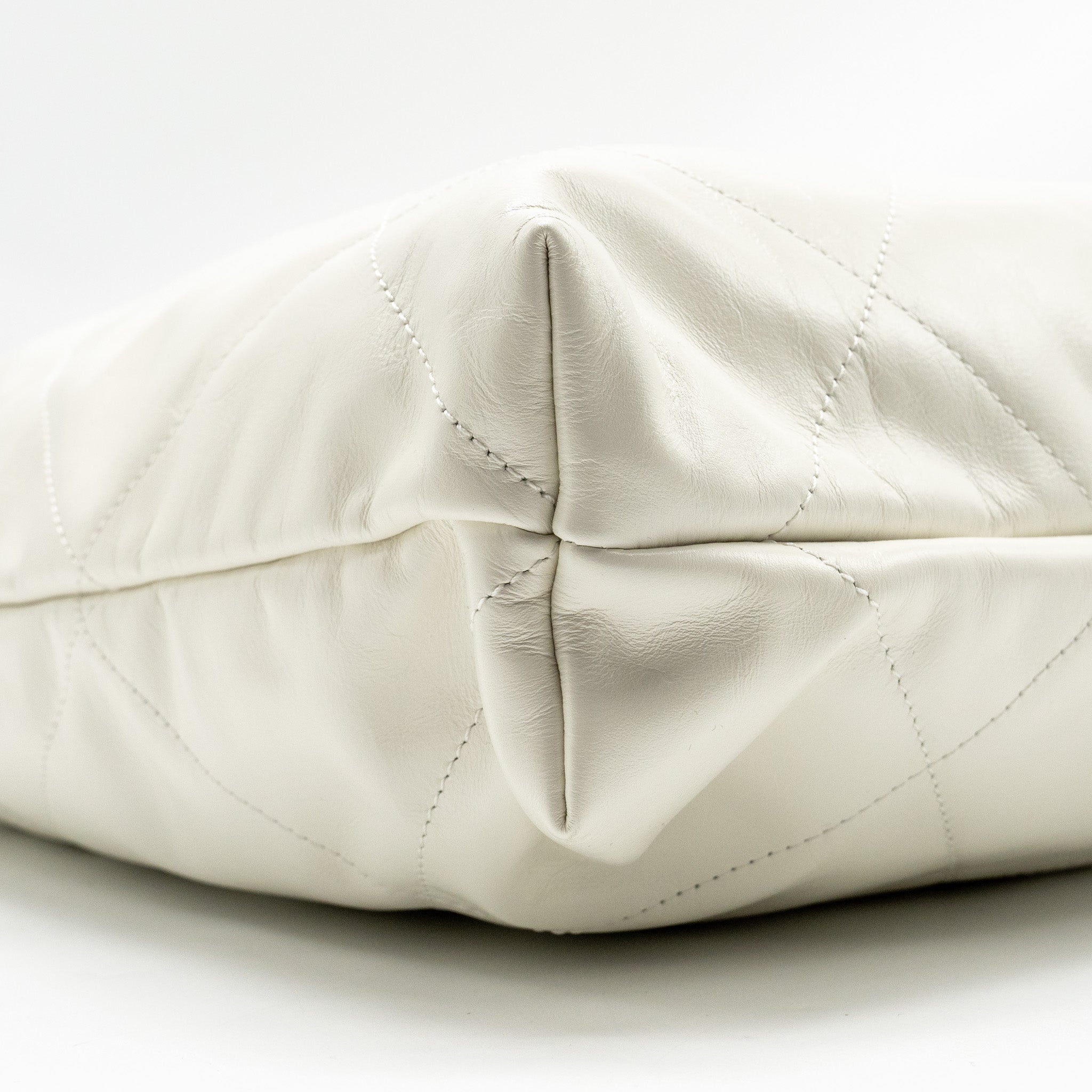 Chanel Medium 22 Bag Calfskin White  (Microchip)