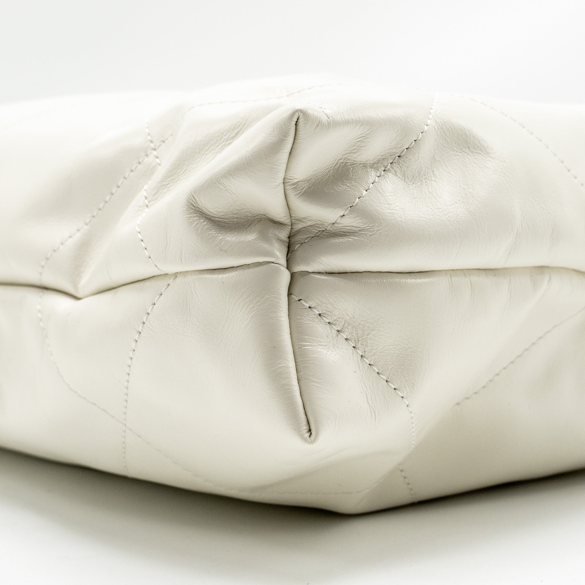 Chanel Medium 22 Bag Calfskin White  (Microchip)