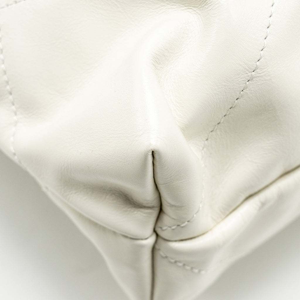 Chanel Medium 22 Bag Calfskin White  (Microchip)