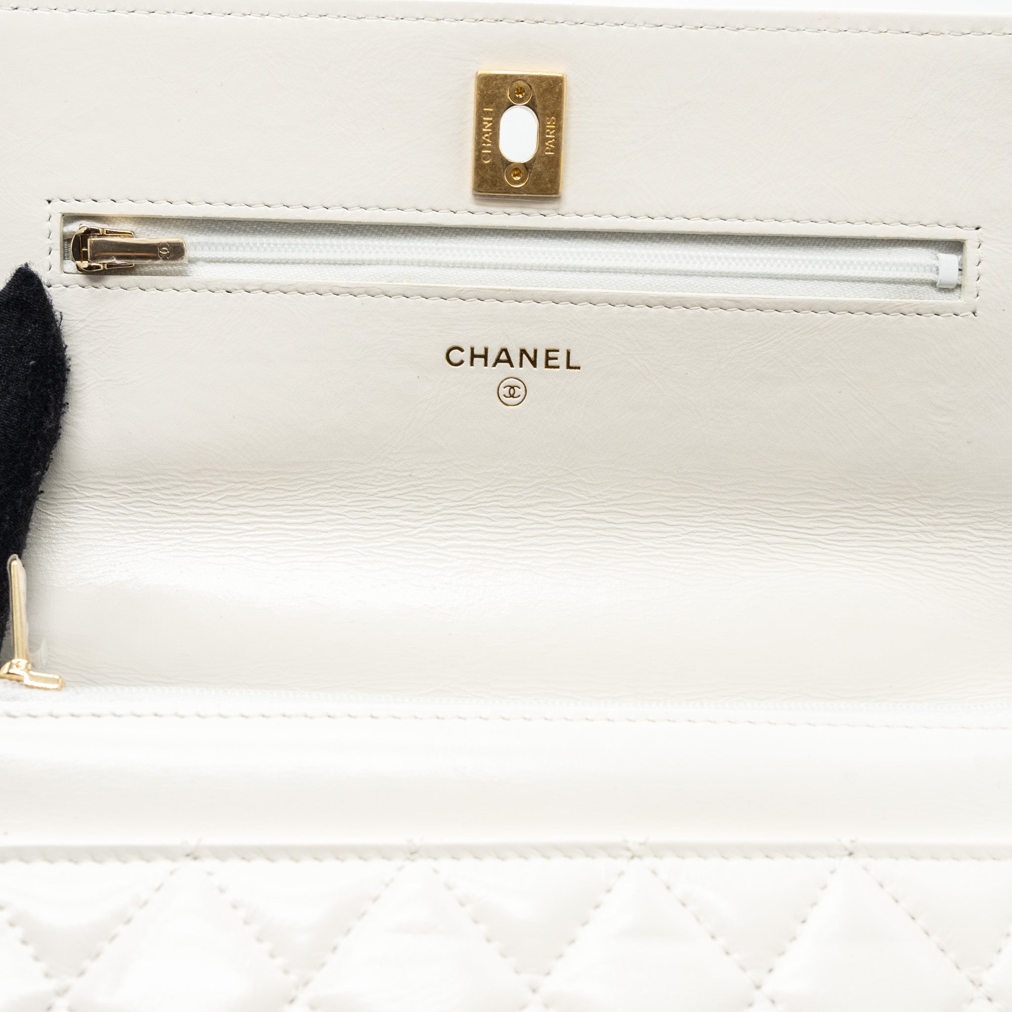 Chanel 23p Letter Top Handle Wallet On Chain Calfskin White (Microchip)