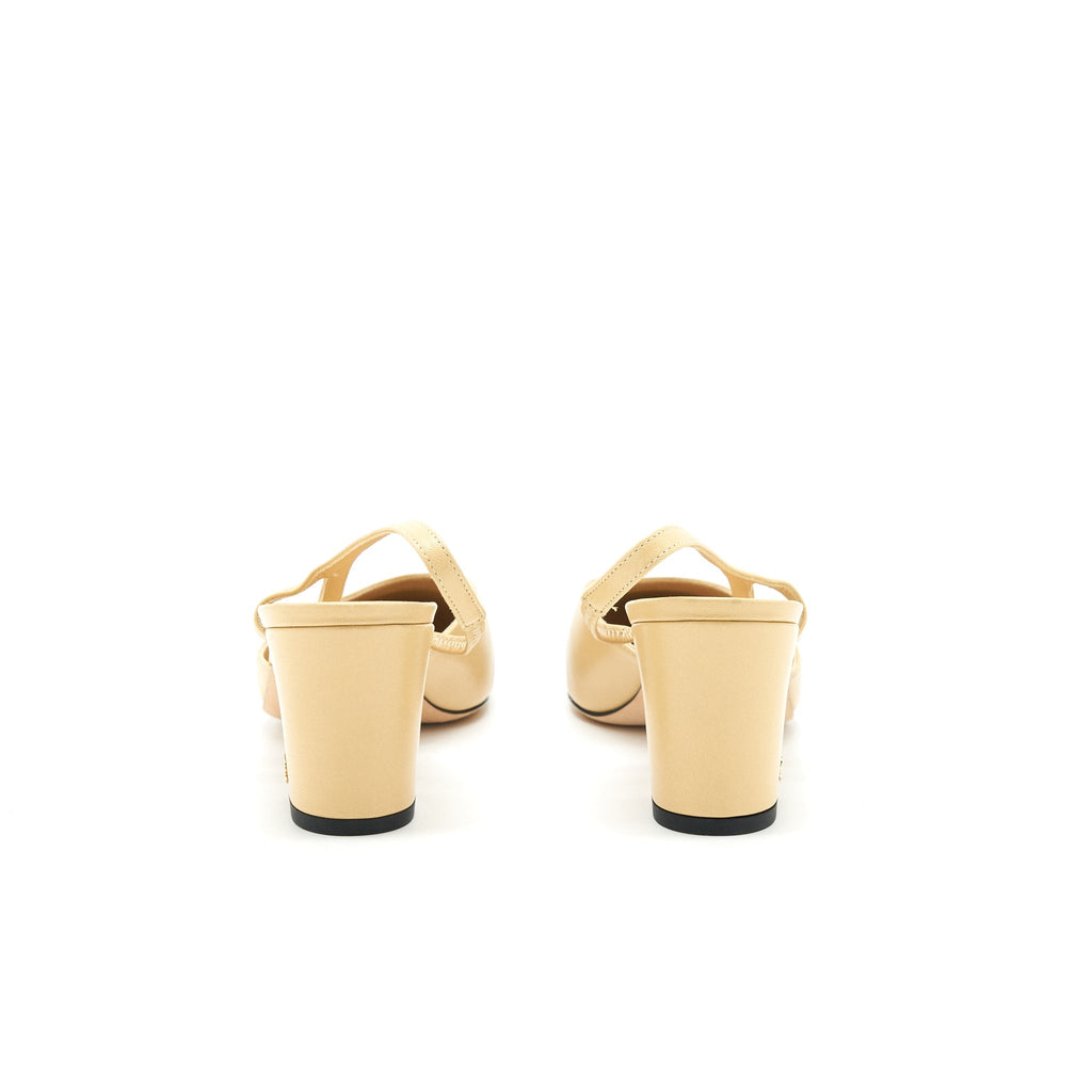 Chanel size 39 Slingback Pumps Beige / Black