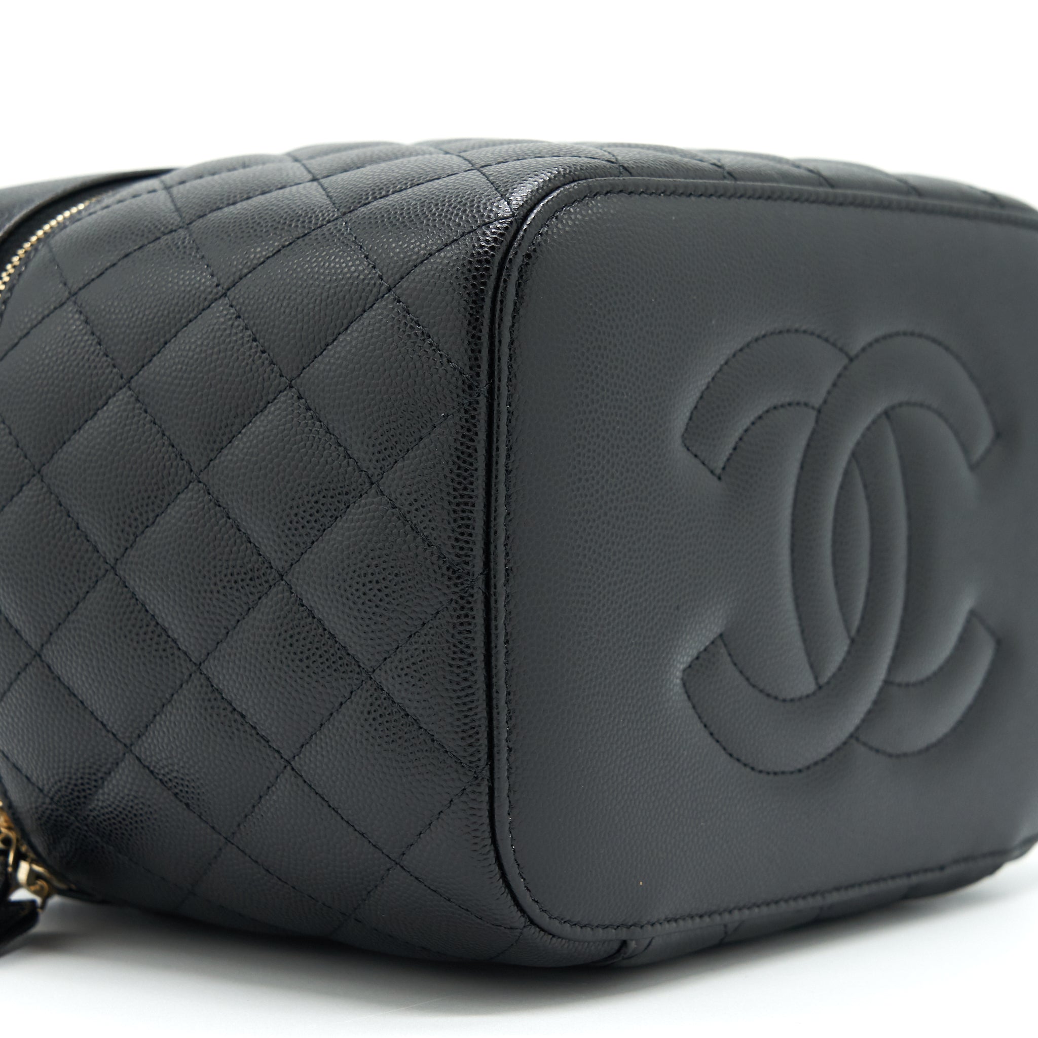 Chanel top handle vanity case caviar black with L