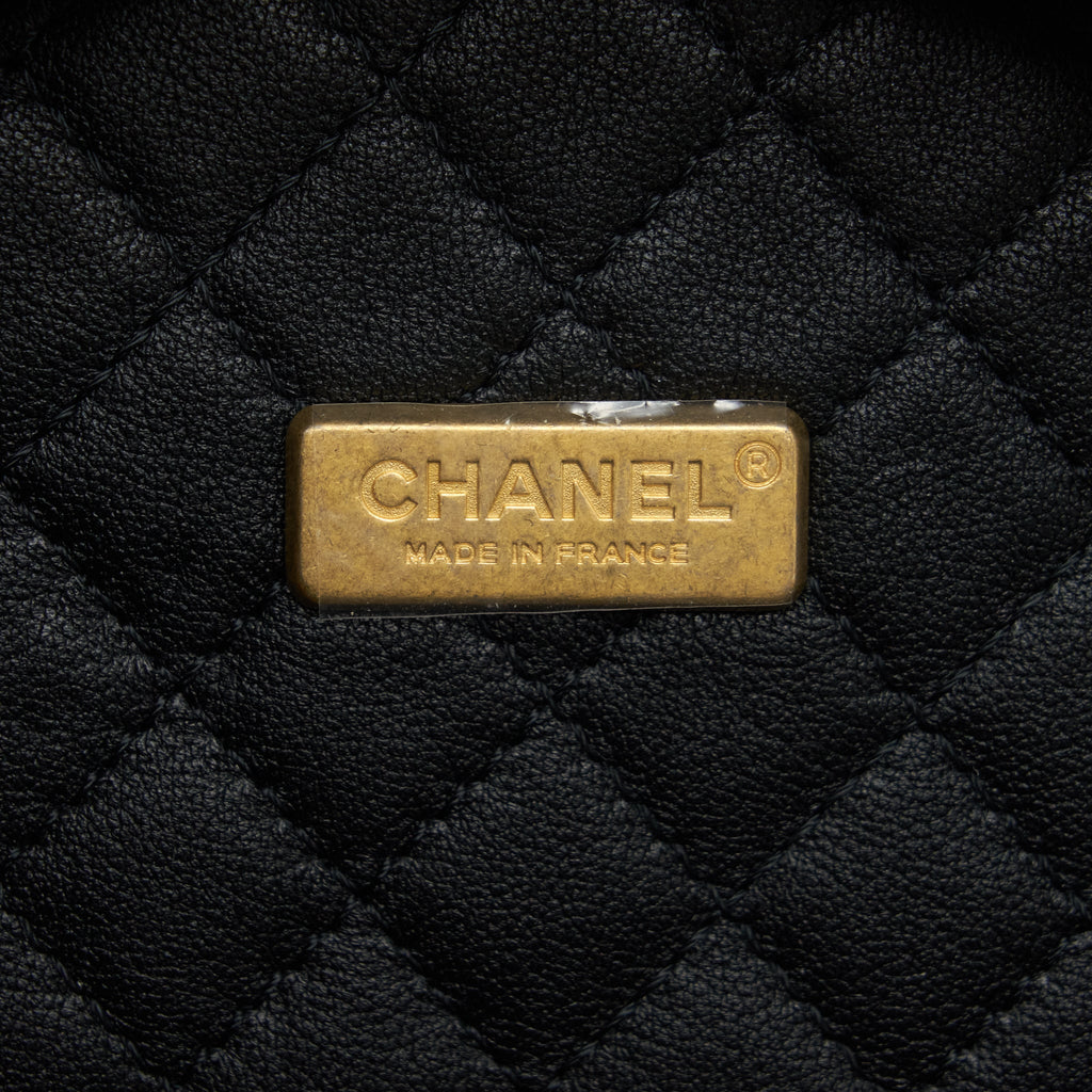 Chanel 22C small vanity case beech wood, calfskin beige / black with