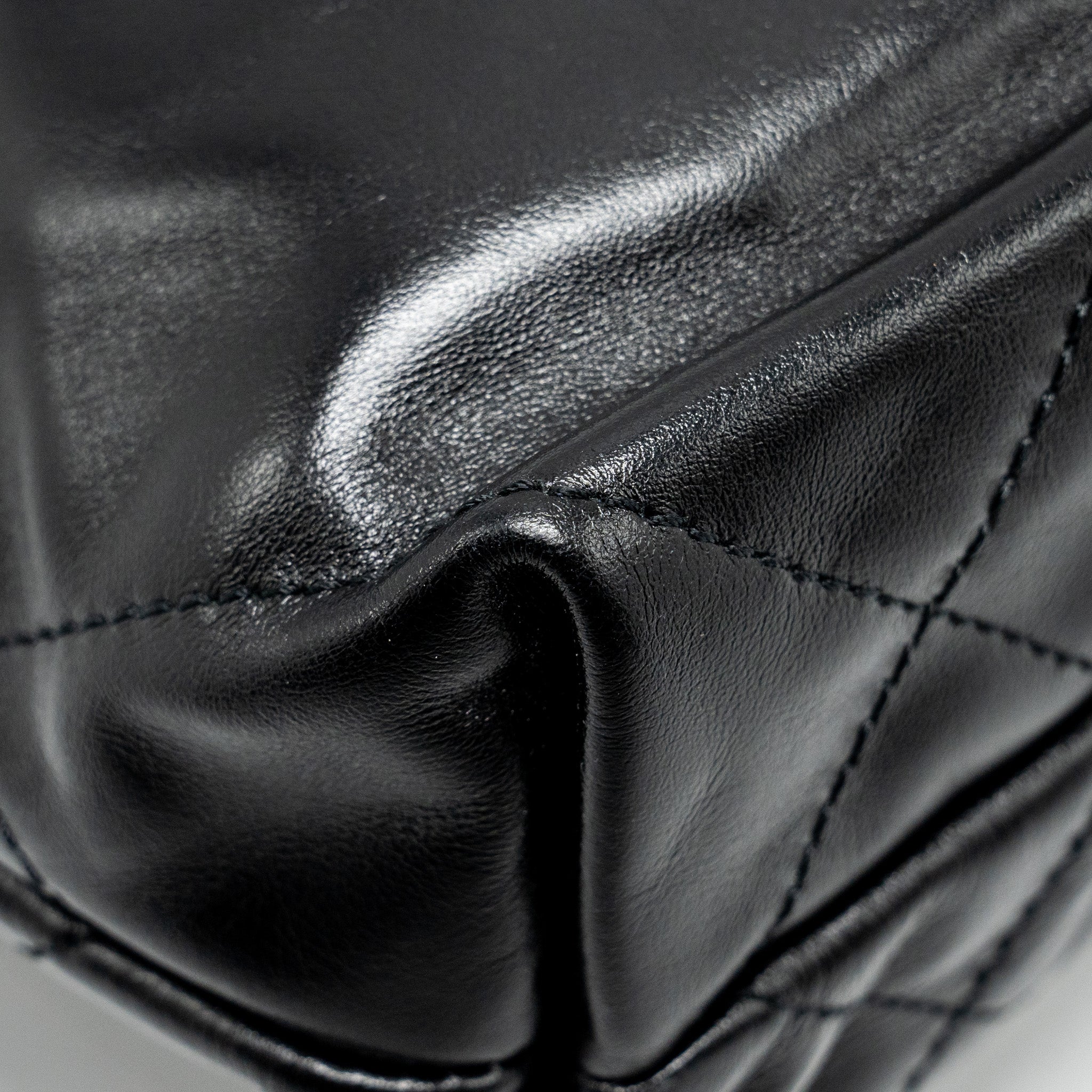 Chanel Mini 22 Bag Calfskin Black  (Microchip)