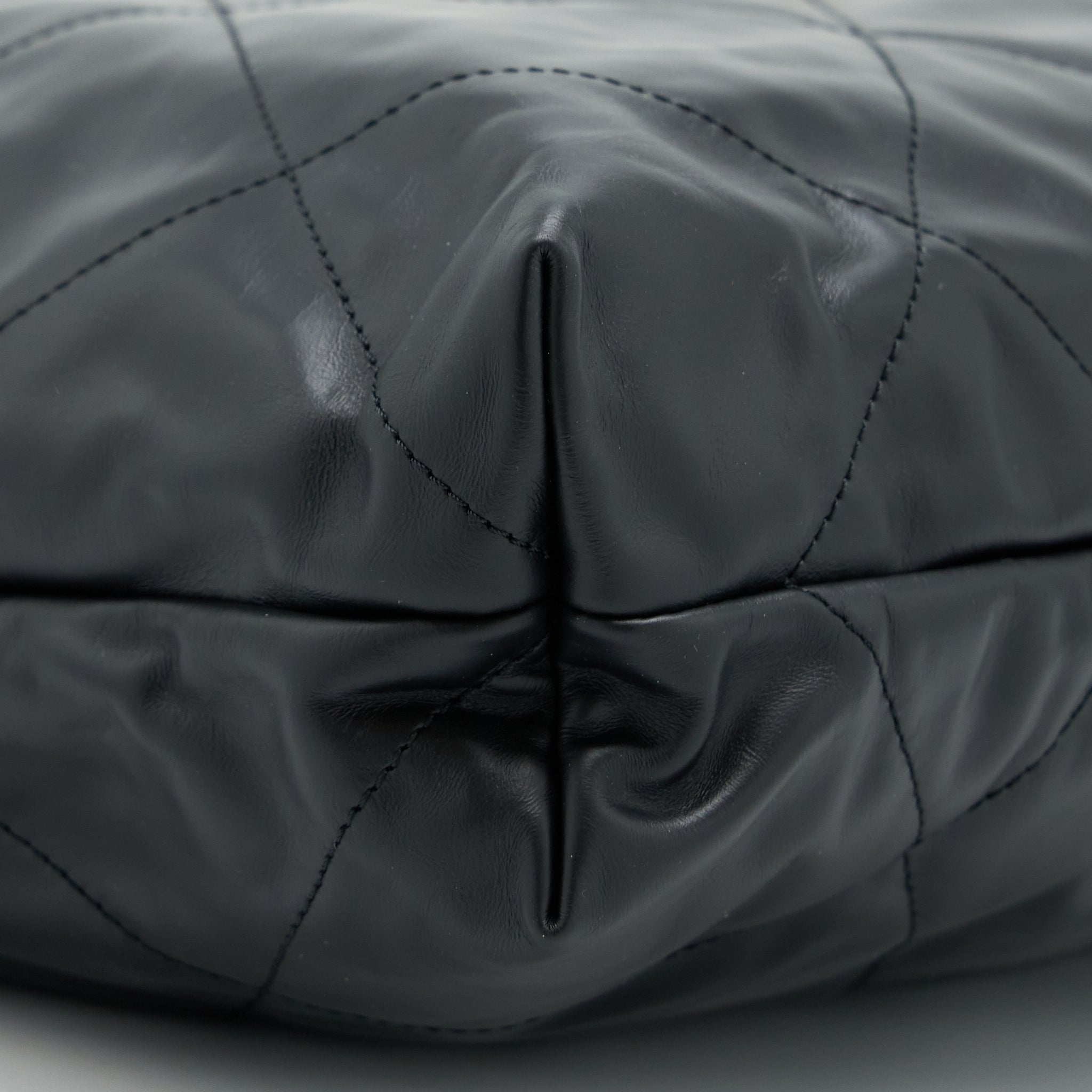Chanel 22 Bag Medium Shiny Calfskin Black  (Microchip)