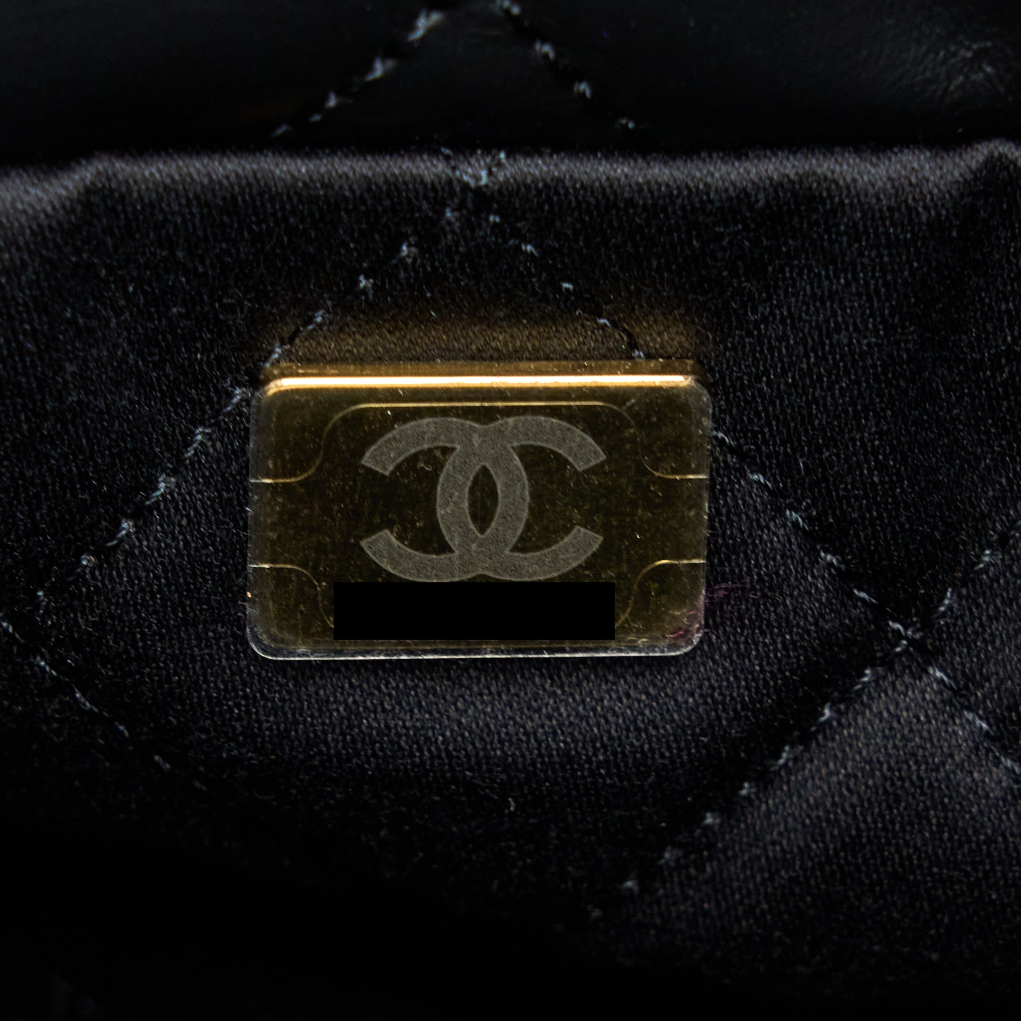 Chanel 22 Bag Medium Shiny Calfskin Black  (Microchip)