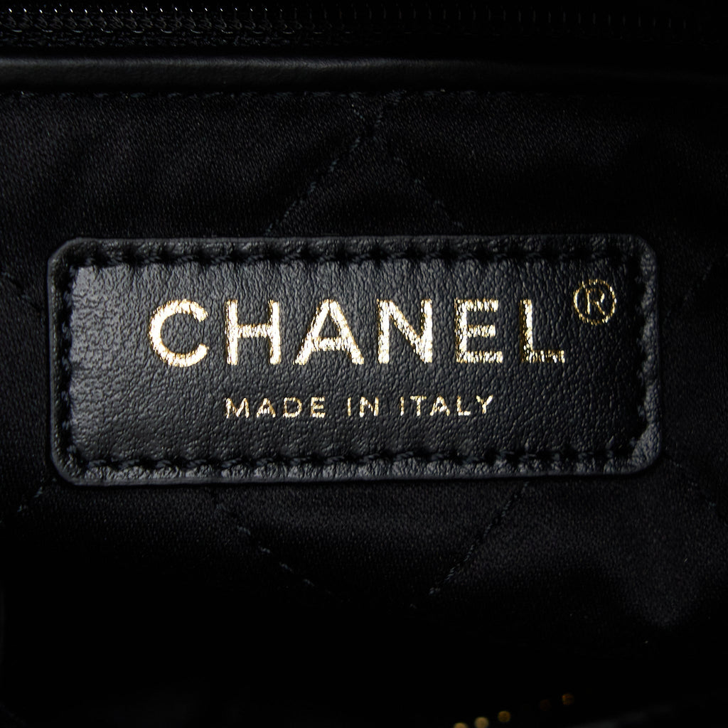 Chanel 22 Bag Medium Shiny Calfskin Black  (Microchip)