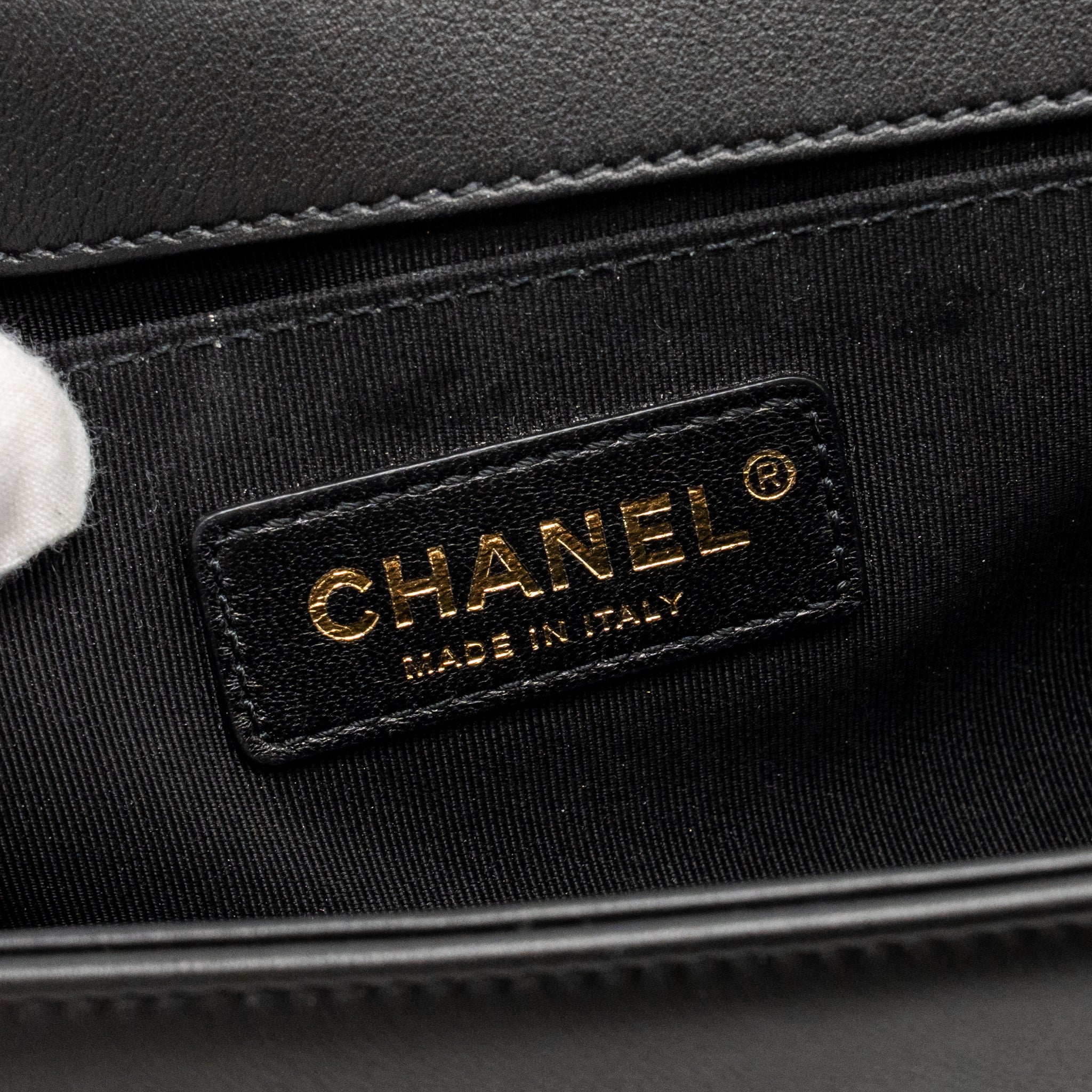 Chanel Medium boy Bag Calfskin Black  (microchip)