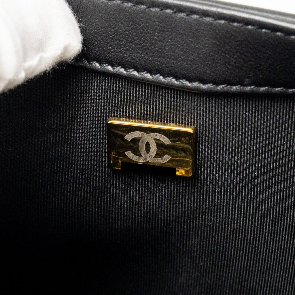 Chanel Medium boy Bag Calfskin Black  (microchip)